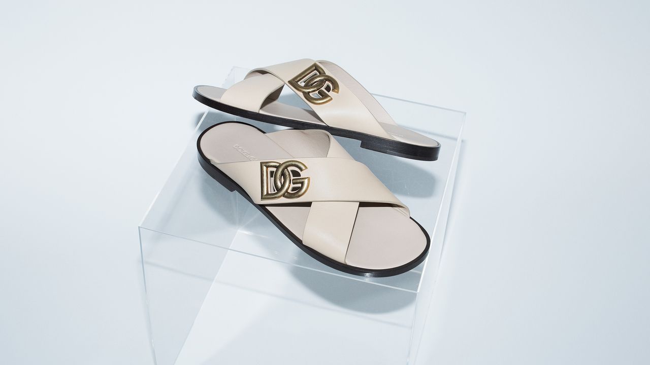 大胆に惹きつけるドルチェ＆ガッバーナ──2024年夏、サンダルの正解