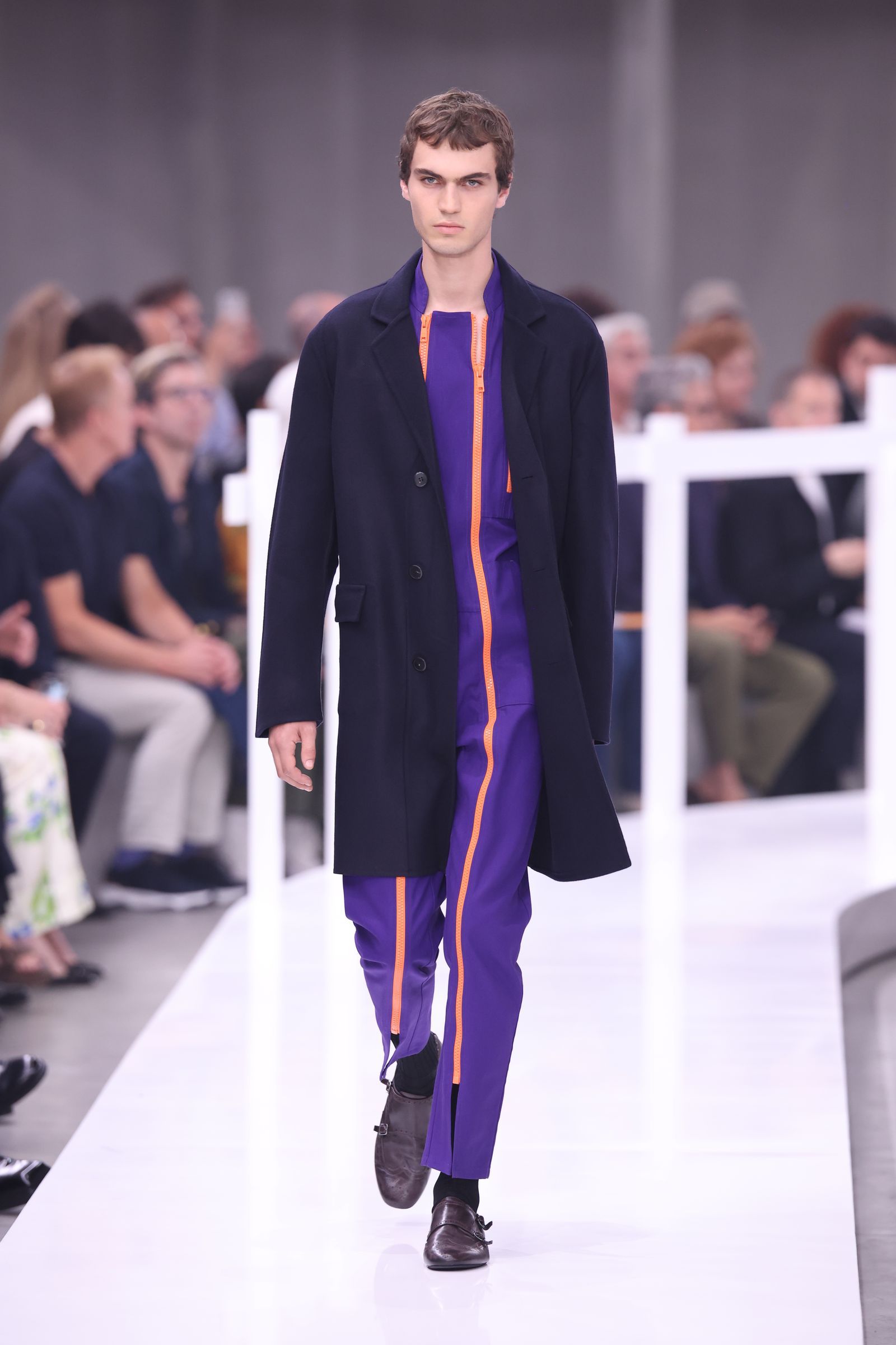 プラダ、ヴィンテージ感溢れるベーシックアイテムでワードローブの基本