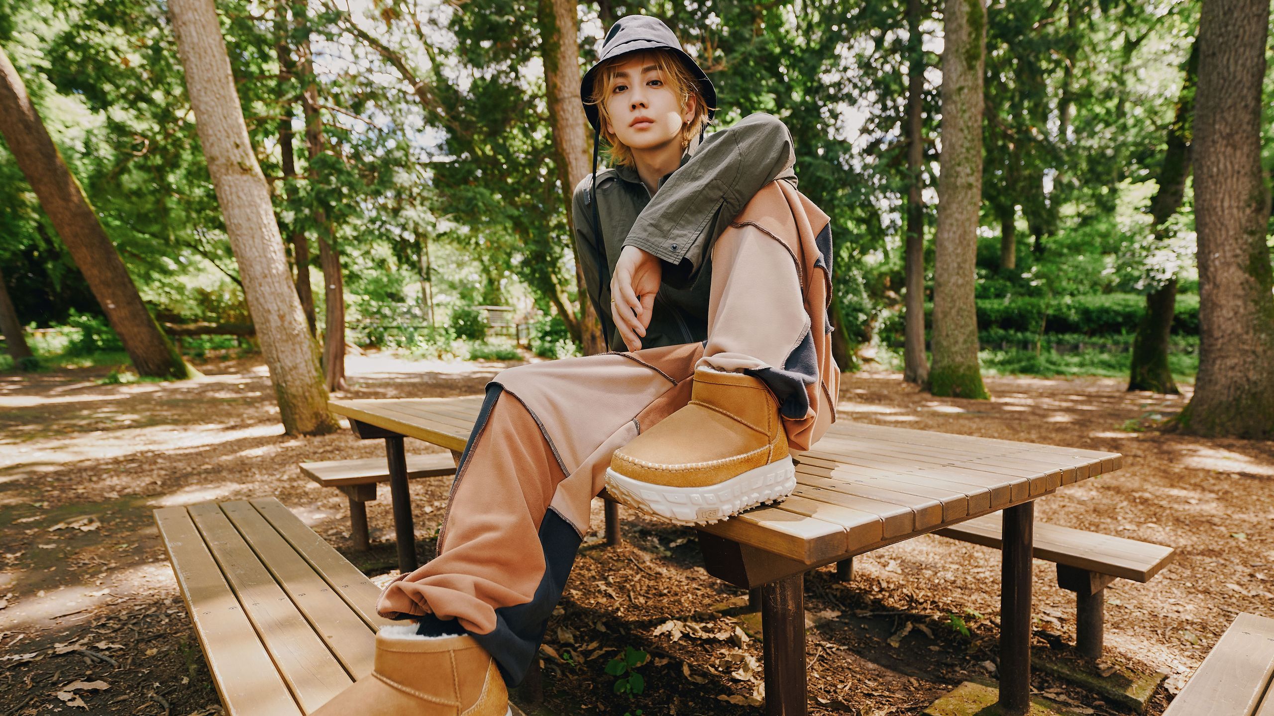 インパクト抜群の厚底ソールに注目！ アグが「ベンチャーデイズ