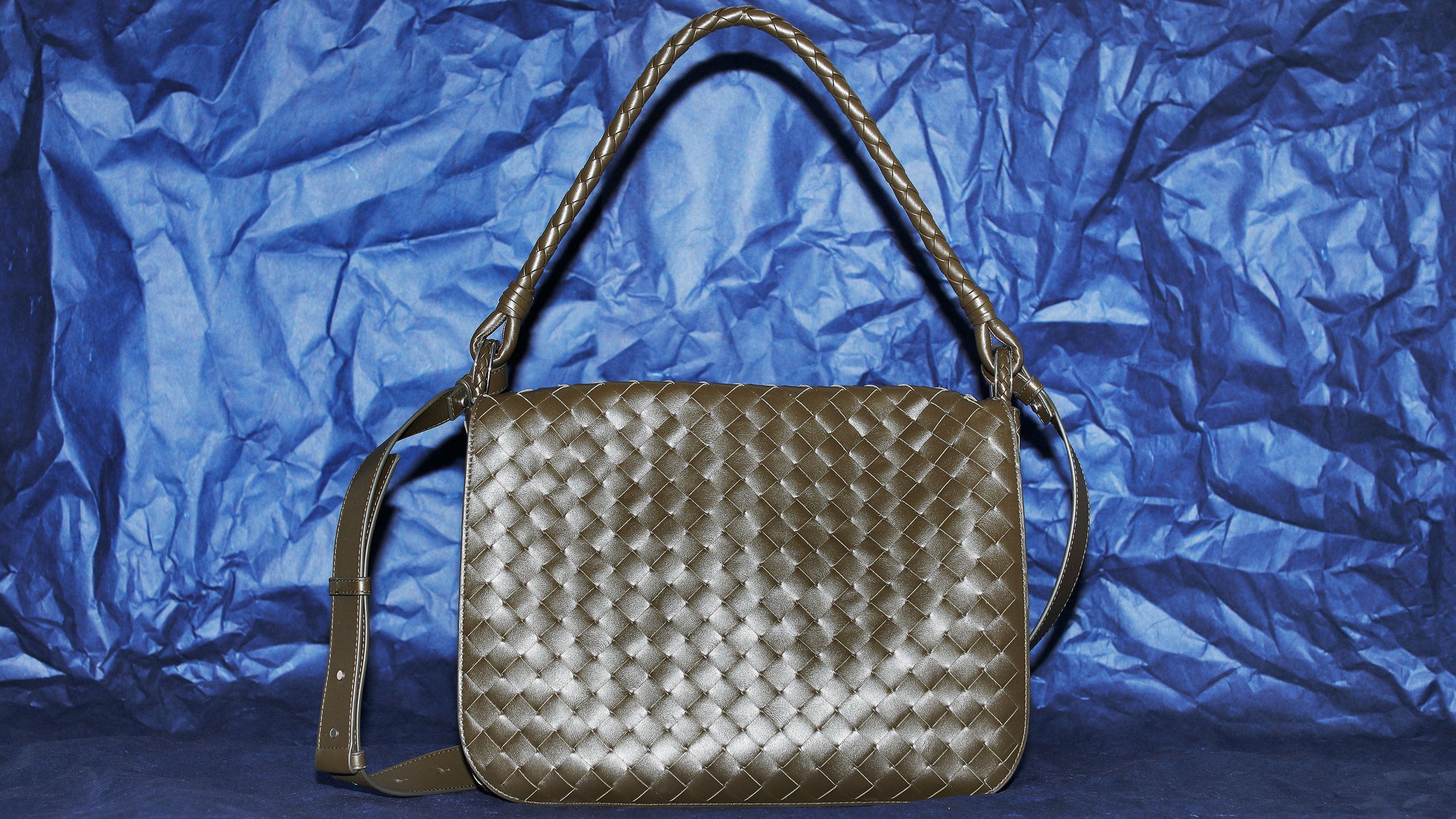 ボッテガ・ヴェネタは、端正なデザインから垣間見える遊び心が魅力