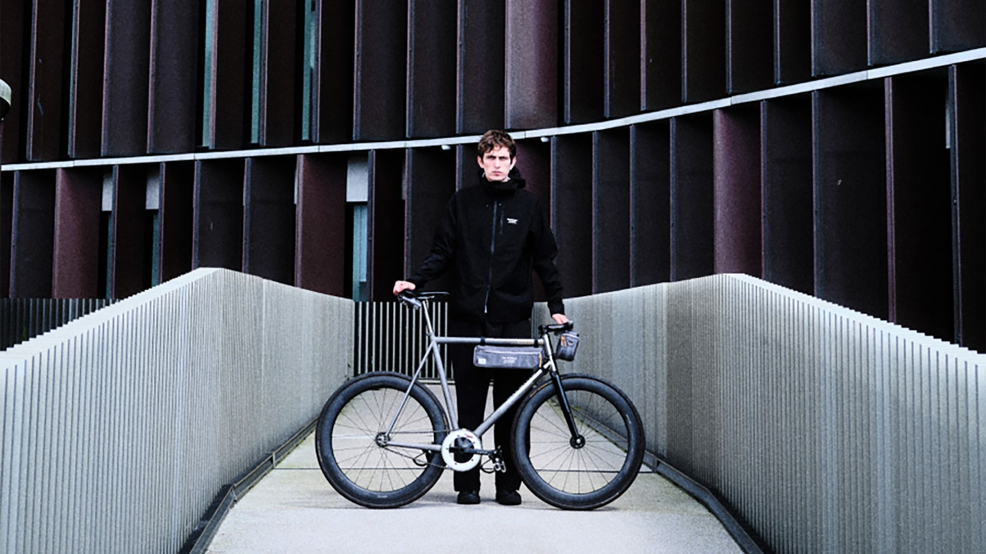 パス・ノーマル・スタジオとポーターがタッグを組む。サイクリストに