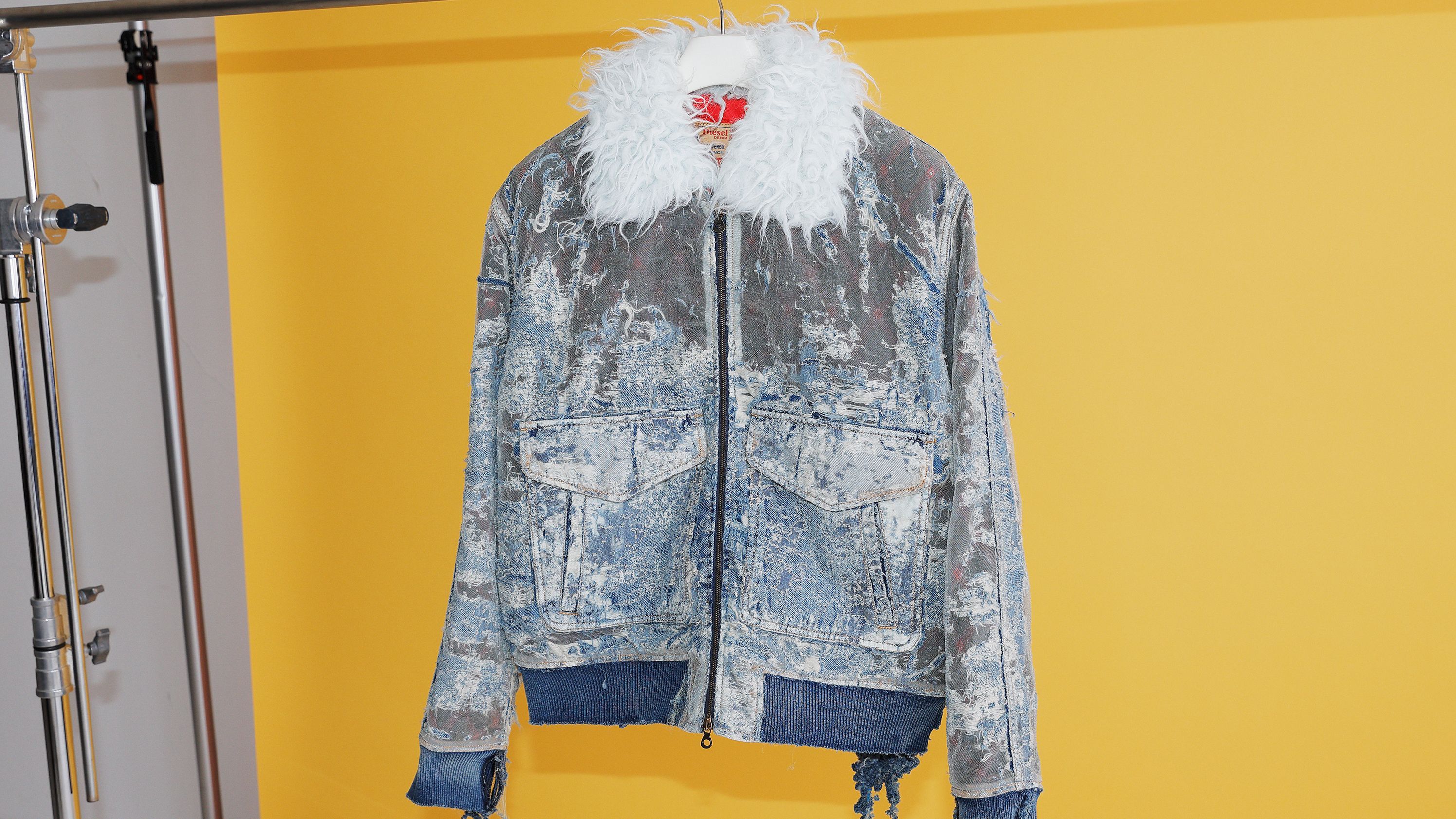 ド迫力の加工素材で魅了するディーゼル──特集：ロングがショートか