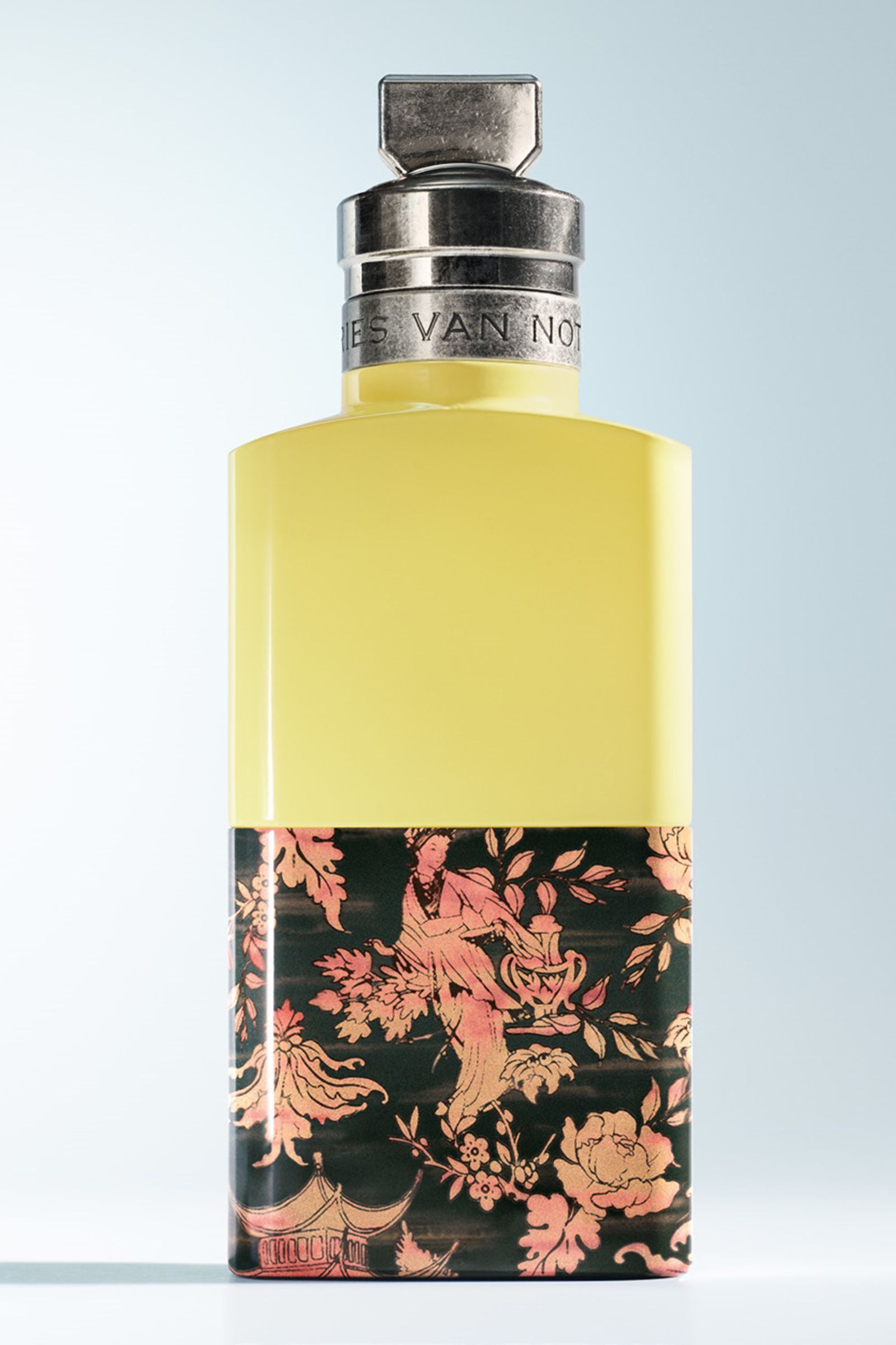 ドリス・ヴァン・ノッテンが新たなオードパルファム4種を発表。新作を