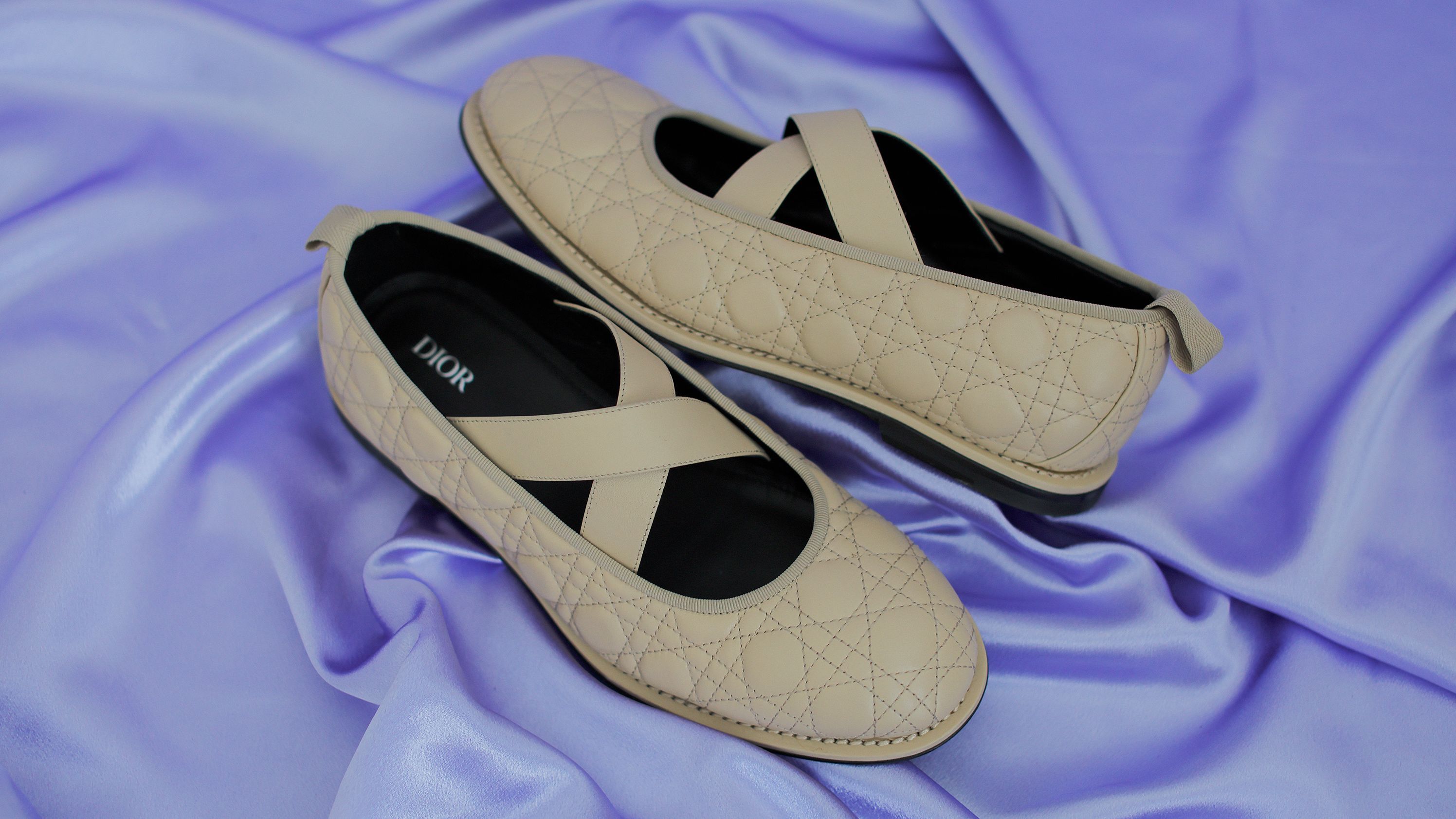 バレエの軽やかさを宿すディオール──特集：2024年の冬に欲しいブーツ