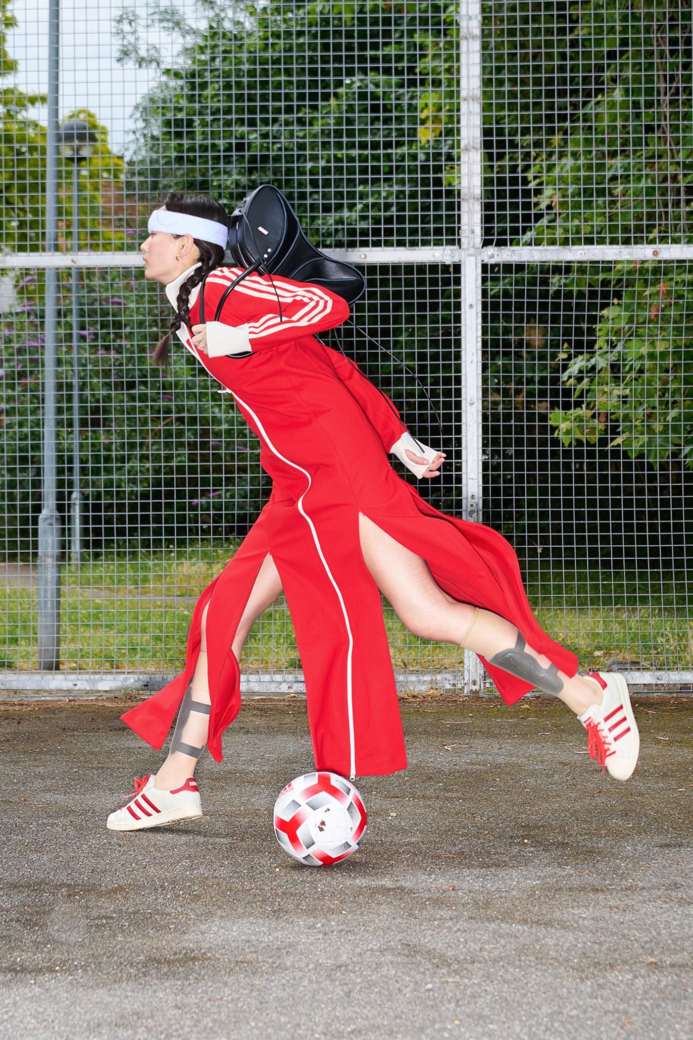 ファッションとスポーツのアイロニカルな融合！ アディダス オリジナル