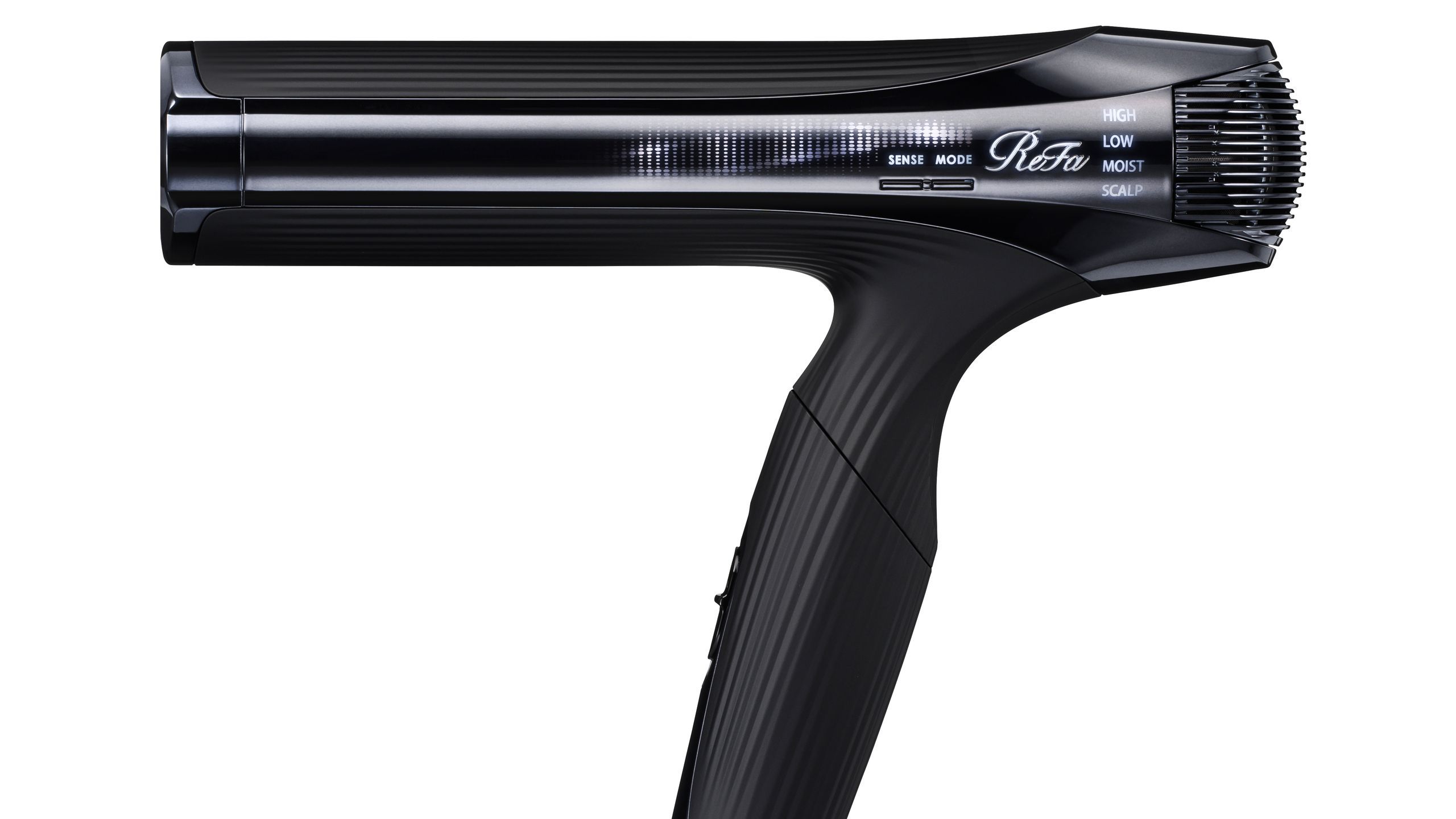 旅先にも日常にも。リファのドライヤーで、いつでも美しく速乾！ | GQ