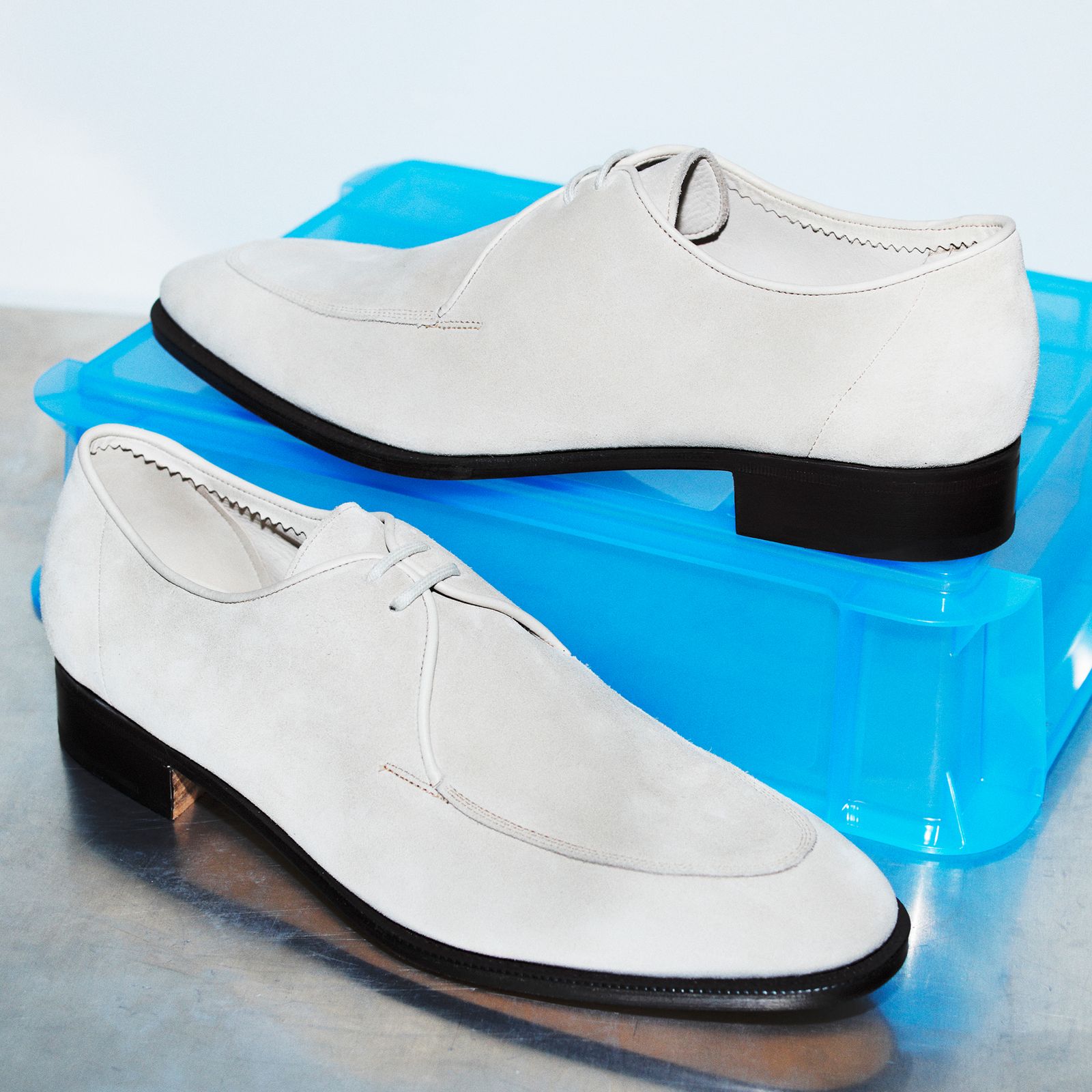 足元に優雅なムードを授けるジョンロブ──2025年春のレザーシューズ