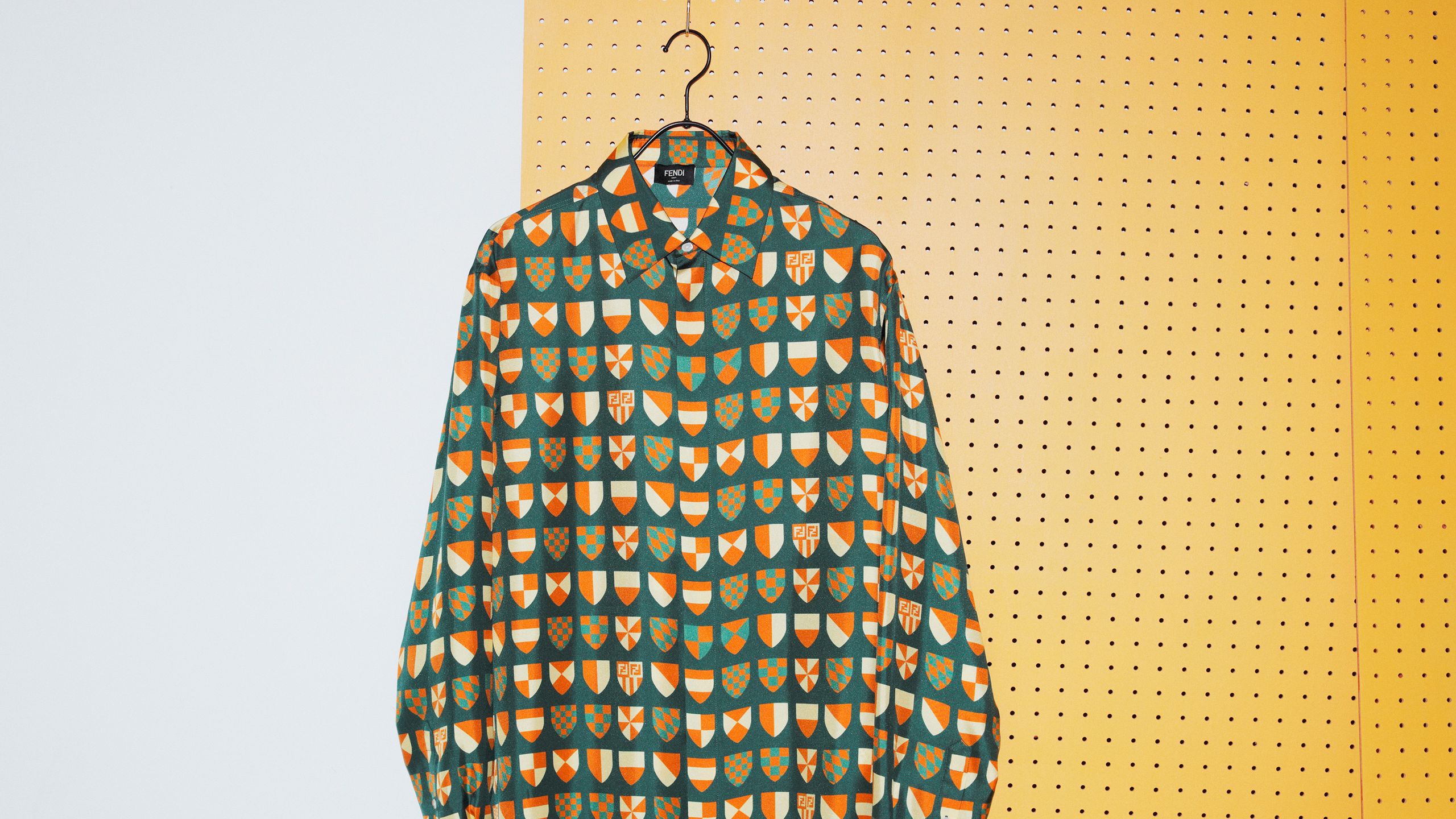 伝統あるアイコンが上品に映えるフェンディ──特集：1枚で主役級に