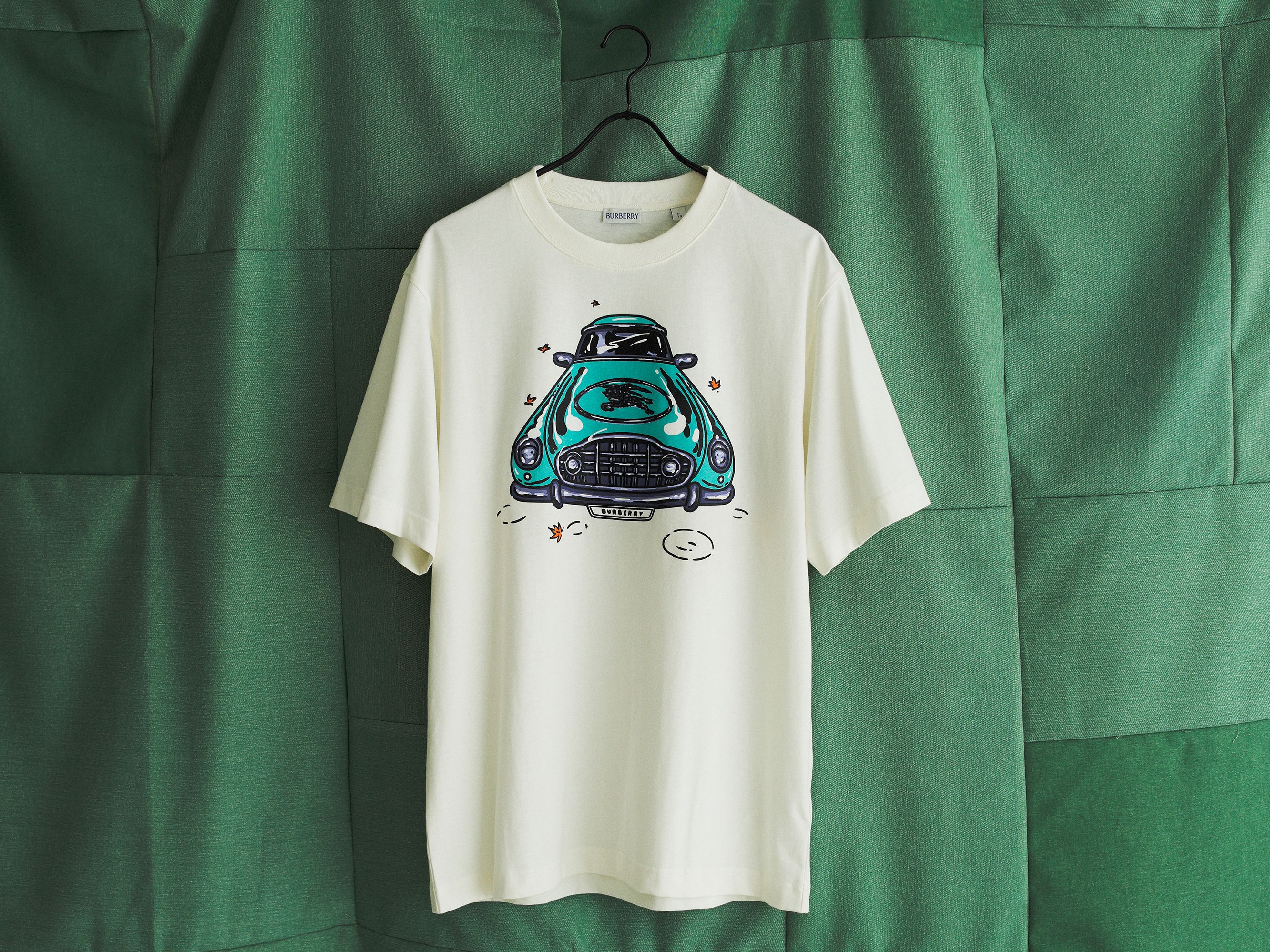 英国の伝統と革新が共存するバーバリー──2025年夏のTシャツ