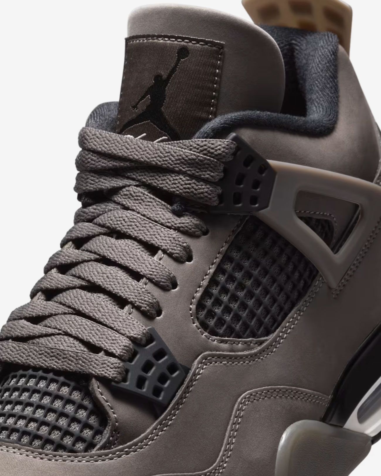 ナイキ「エア ジョーダン 4 “Cave Stone and Black”」は、シックな