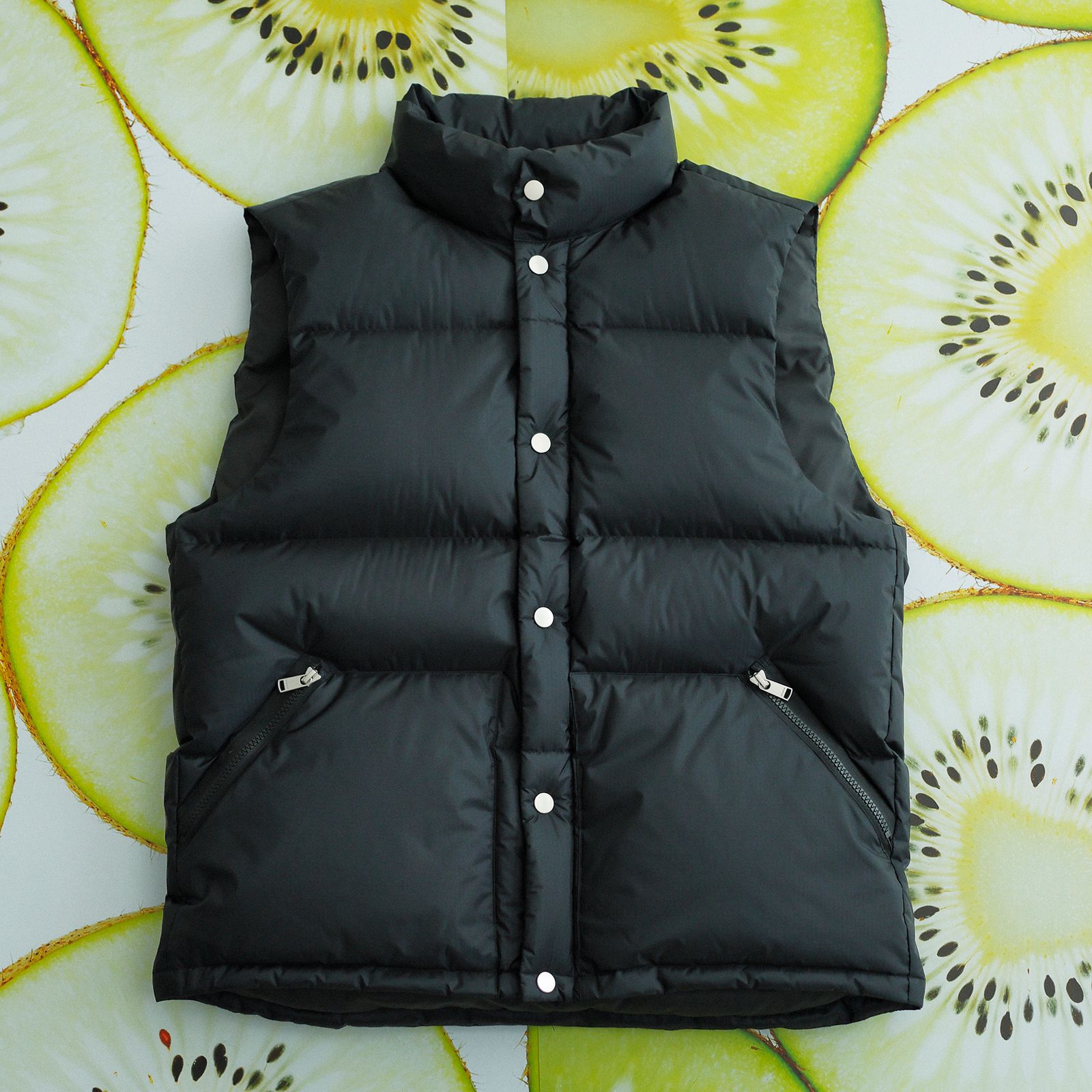 ノンネイティブは、モードで洗練されたデザインと高機能な仕立てが