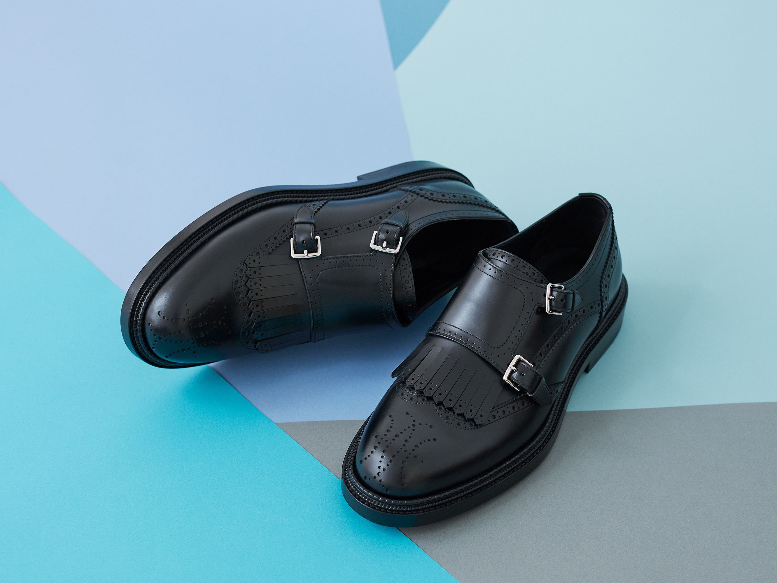 ドレスの品格に、都会的なボリュームを吹き込むエルメス──冬の決定打