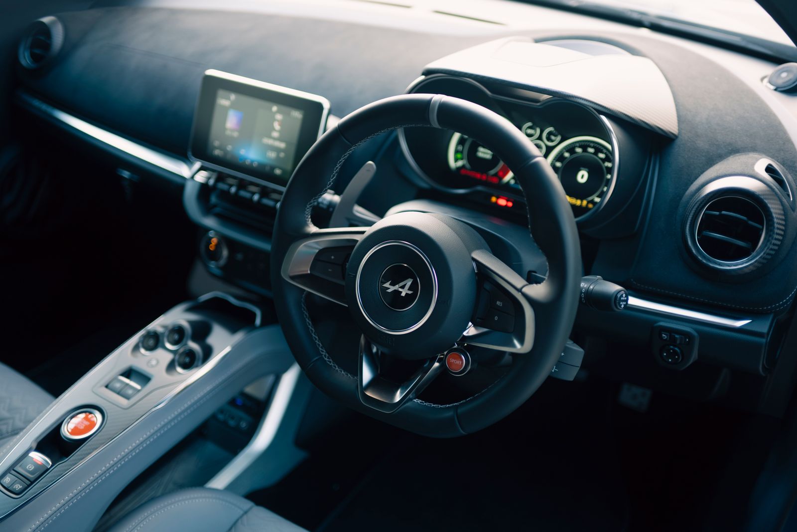 懐かしい味──アルピーヌA110 GTS試乗記 | GQ JAPAN