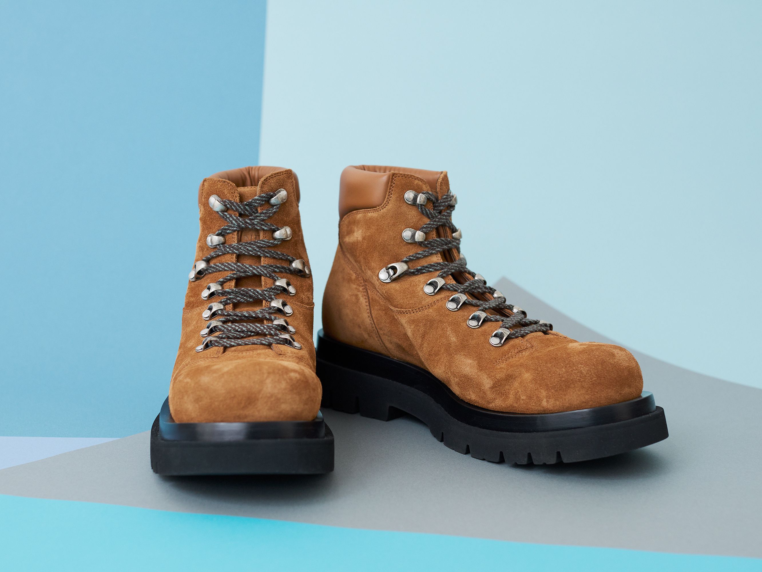 構築的な美しさが際立つボッテガ・ヴェネタ──冬の決定打、ブーツ