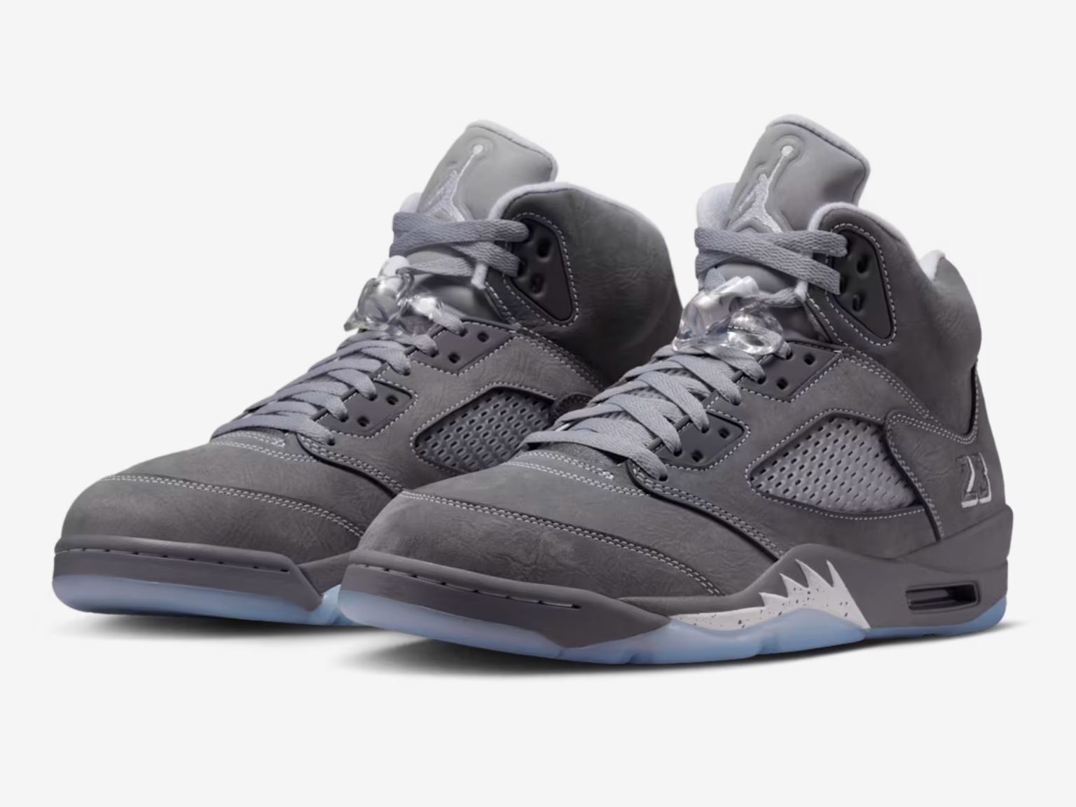 エア ジョーダン 5 レトロ “Light Graphite and Wolf Grey”」は、洗練