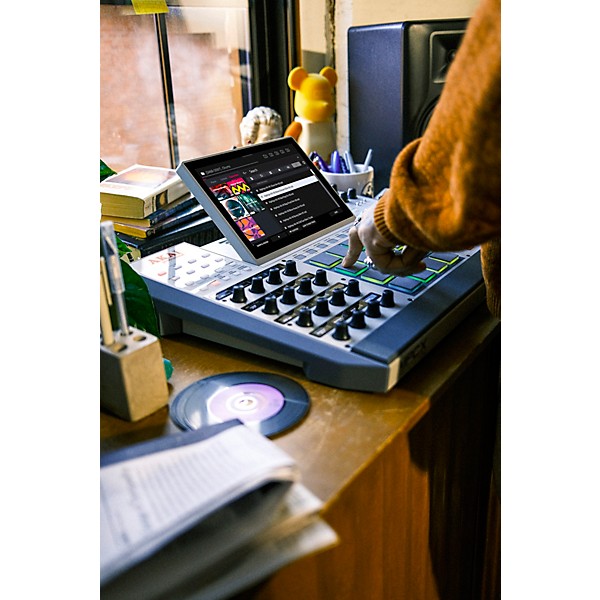 Open Box Akai Professional MPC X SE Standalone Sampler & Sequencer