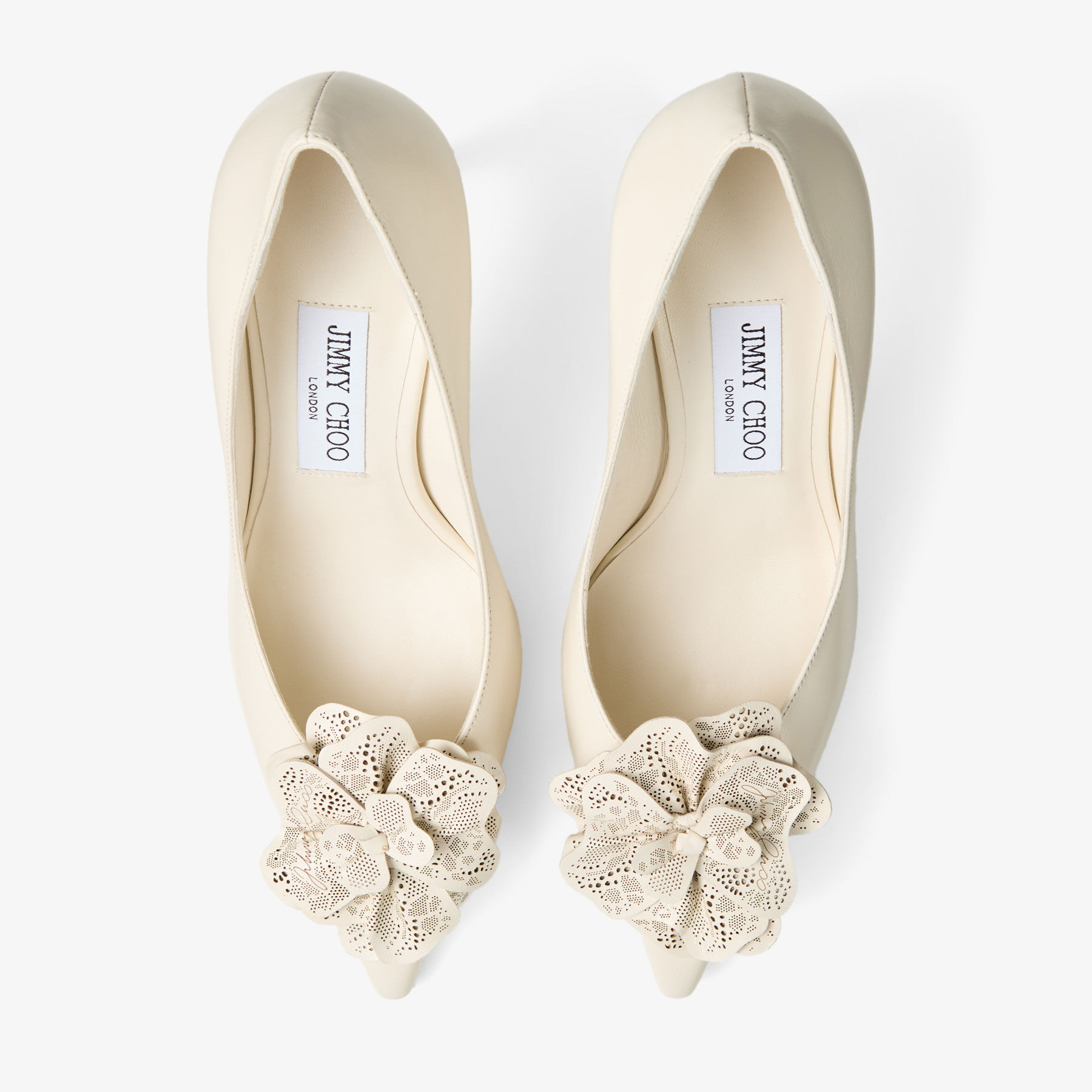 ミミ パンプ 85 | ラテ シャイニーナッパレザー・レースコサージュ付き