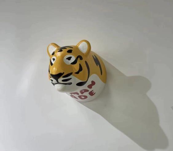 Human made / 虎頭tiger trophy paper mache 紙雕塑, 興趣及遊戲, 玩具