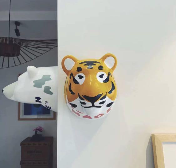 Human made / 虎頭tiger trophy paper mache 紙雕塑, 興趣及遊戲, 玩具