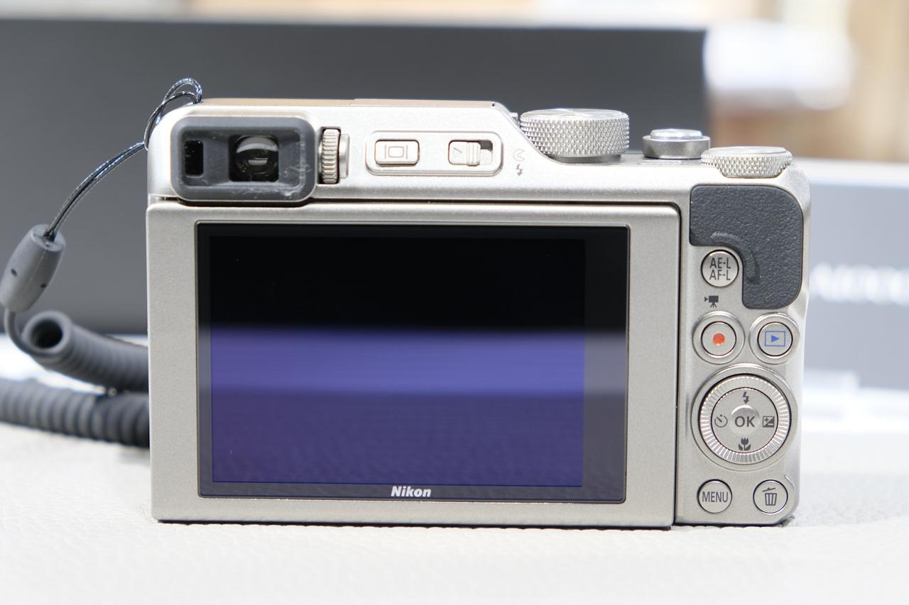 手のひらに光学35倍。ニコンの｢COOLPIX A1000｣、程よいサイズ感です