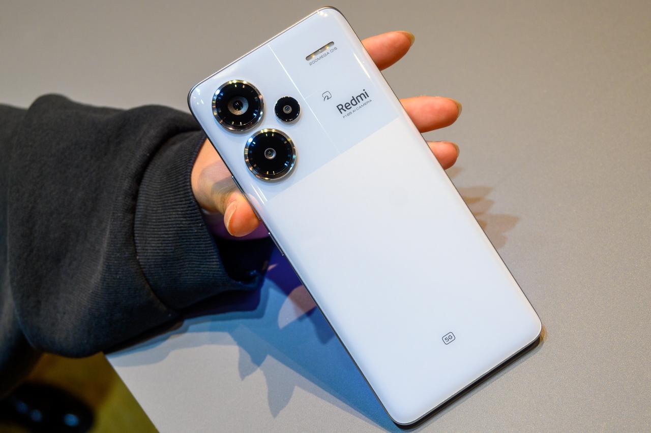 2億画素のカメラがついたスマホが4万1800円から買えるってすごい時代だ