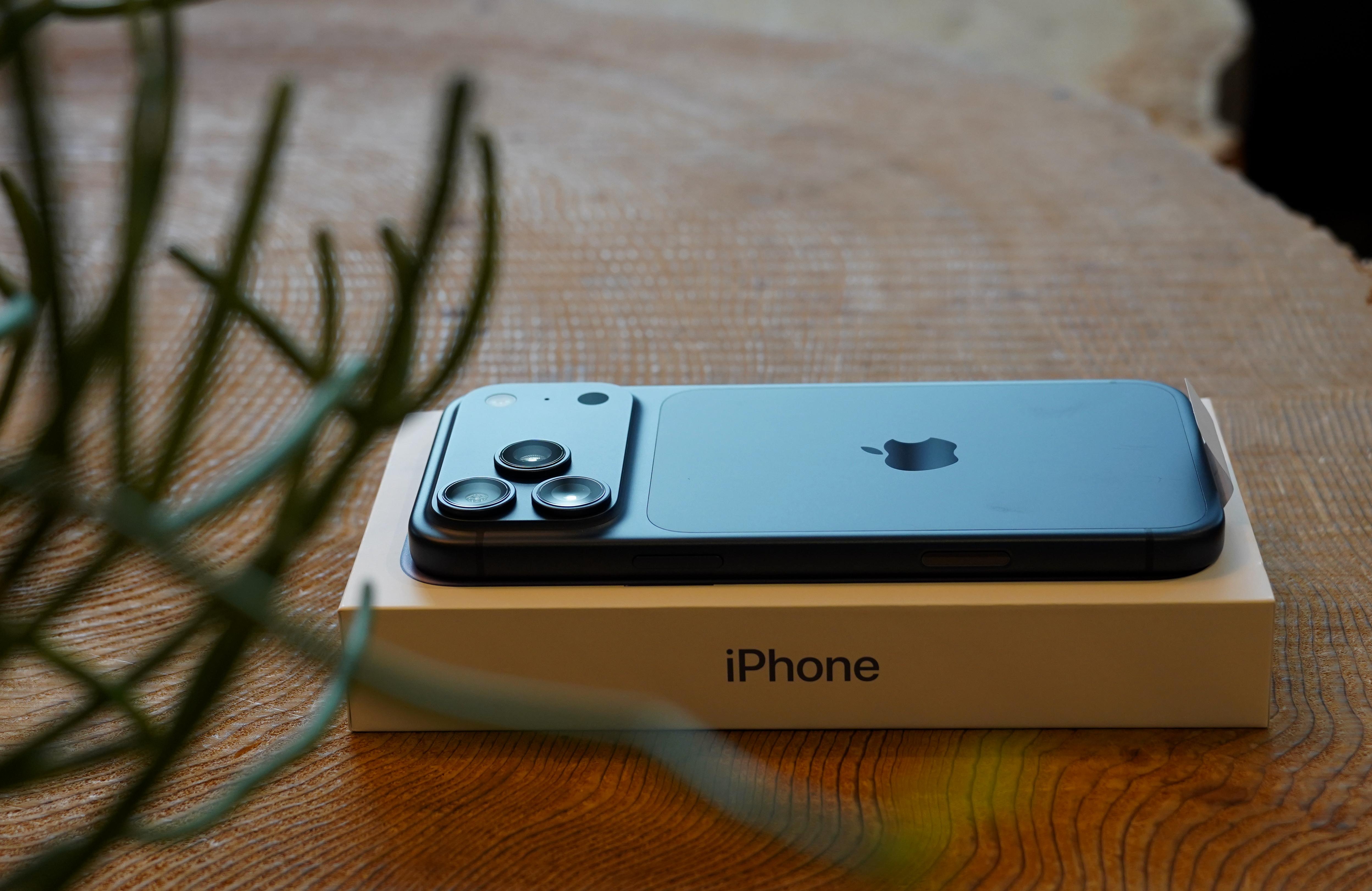 iPhone 17 Pro Maxが届きました。まずは｢色｣を確かめてみよう