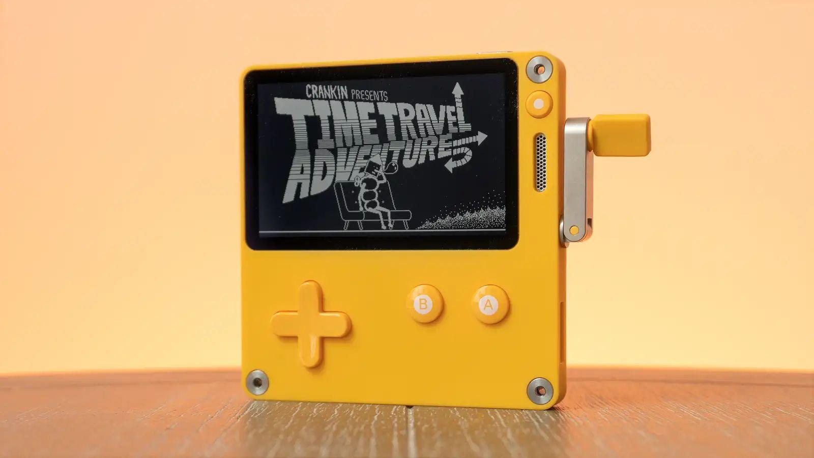 クランクを回して遊ぶPlaydate、可愛いしポテンシャル大