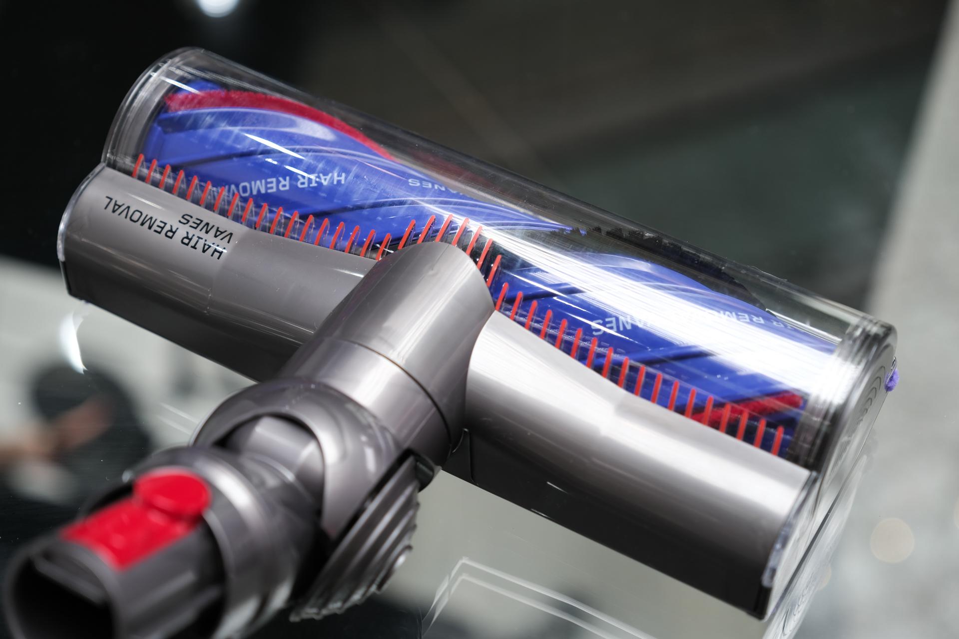 吸引力の変わらないペット用ブラシ：毛が舞うまえにキャッチできる