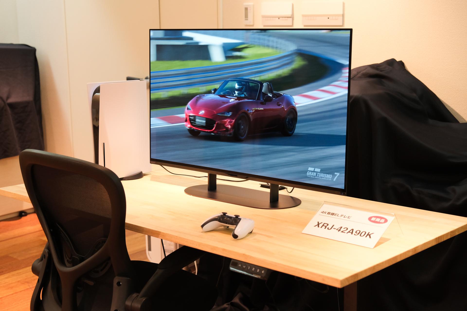 昇降デスクの上に置けるブラビア｣のロマンがたまらんよ | ギズモード