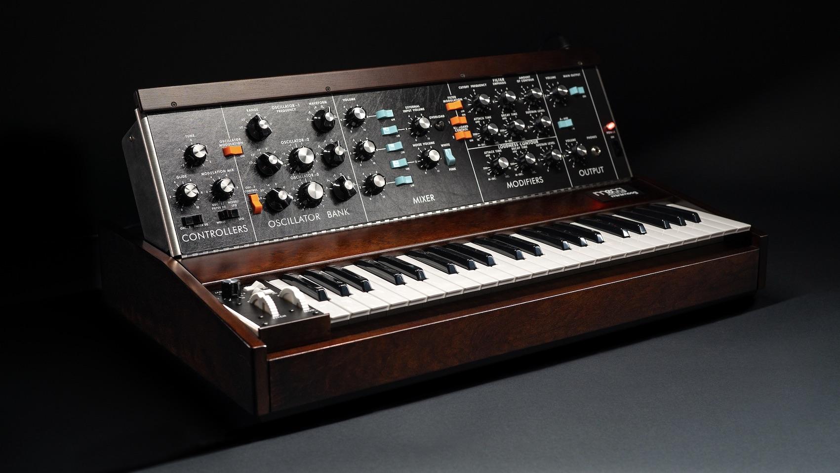 これぞ究極のシンセサイザー。伝説の名機Minimoogが機能を増強して復刻