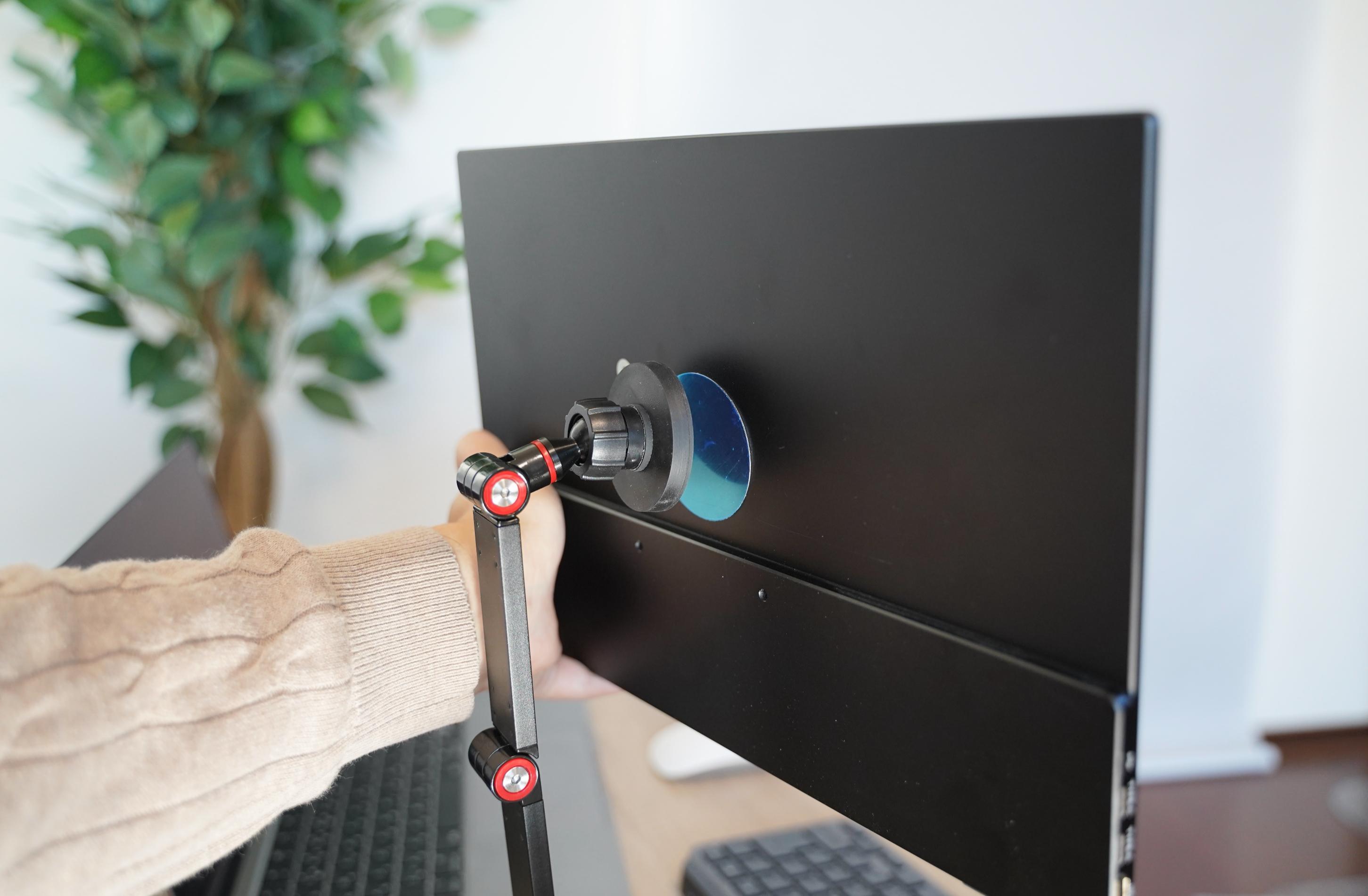 持ち歩ける作業環境。これ1つでどこでもデュアルディスプレイ化 #これ