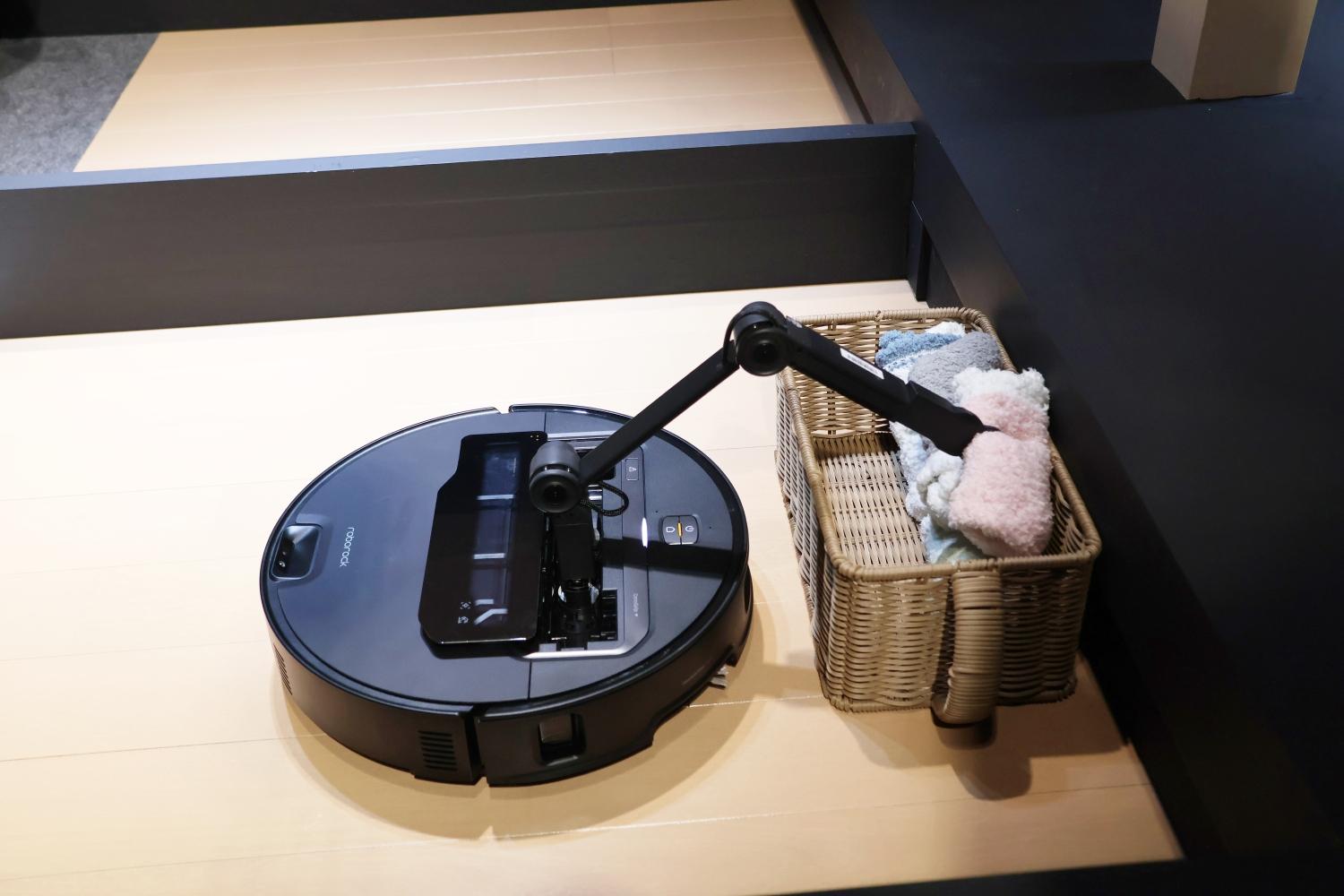 脱いだ靴下を「拾って片付ける」Roborockのロボット掃除機、ついに