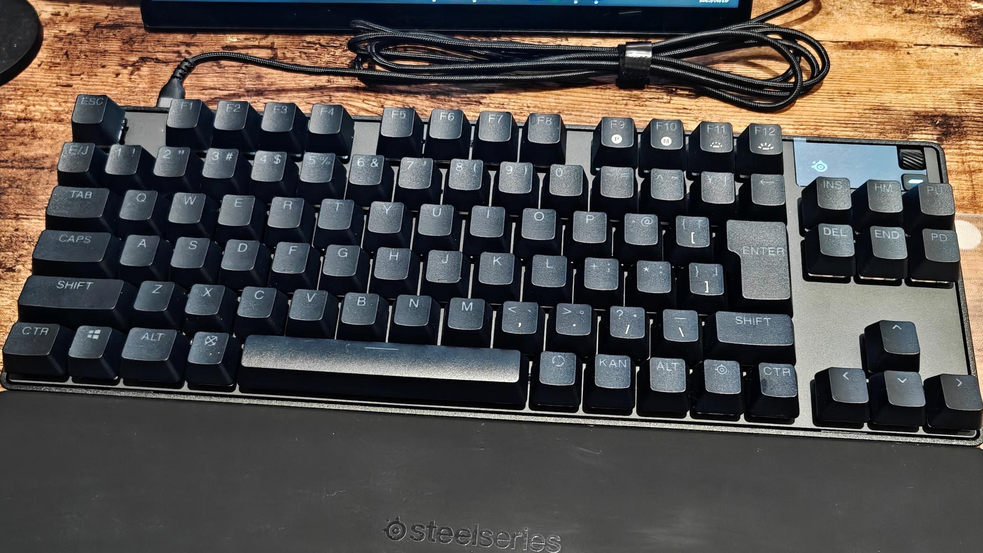 軽快な打ち心地のキーボード「SteelSeries Apex Pro TKL 2023」を試す