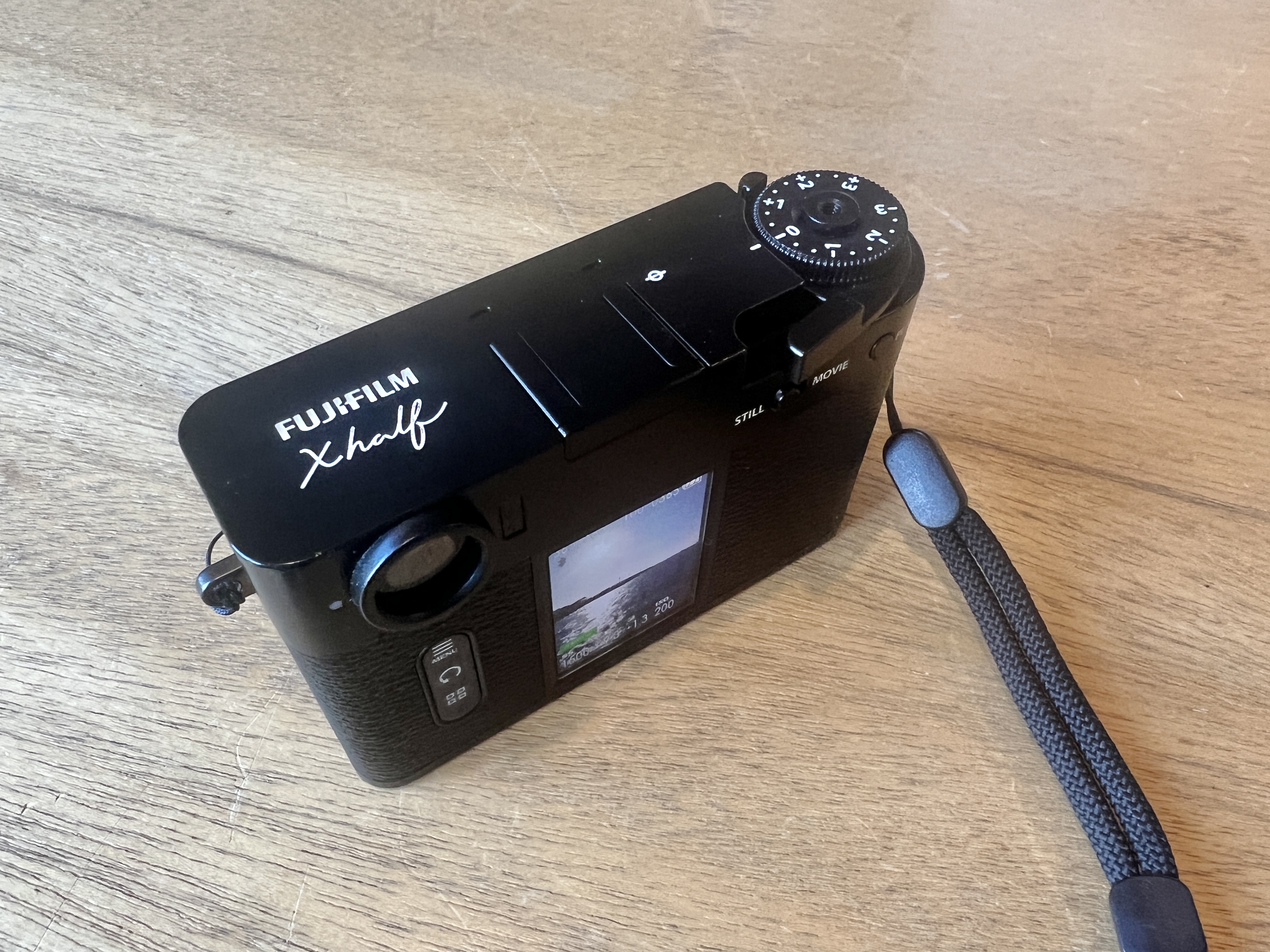 800枚以上撮れる「令和のハーフサイズカメラ」が旅にちょうどいい