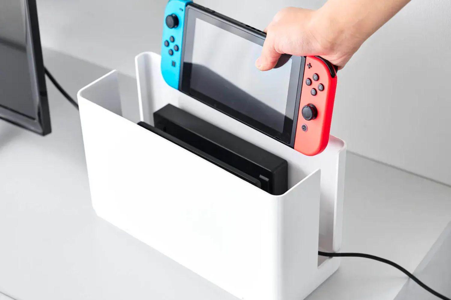 山崎実業さん、新作のこれ欲しかったよ。Switchを「充電しながら隠せる