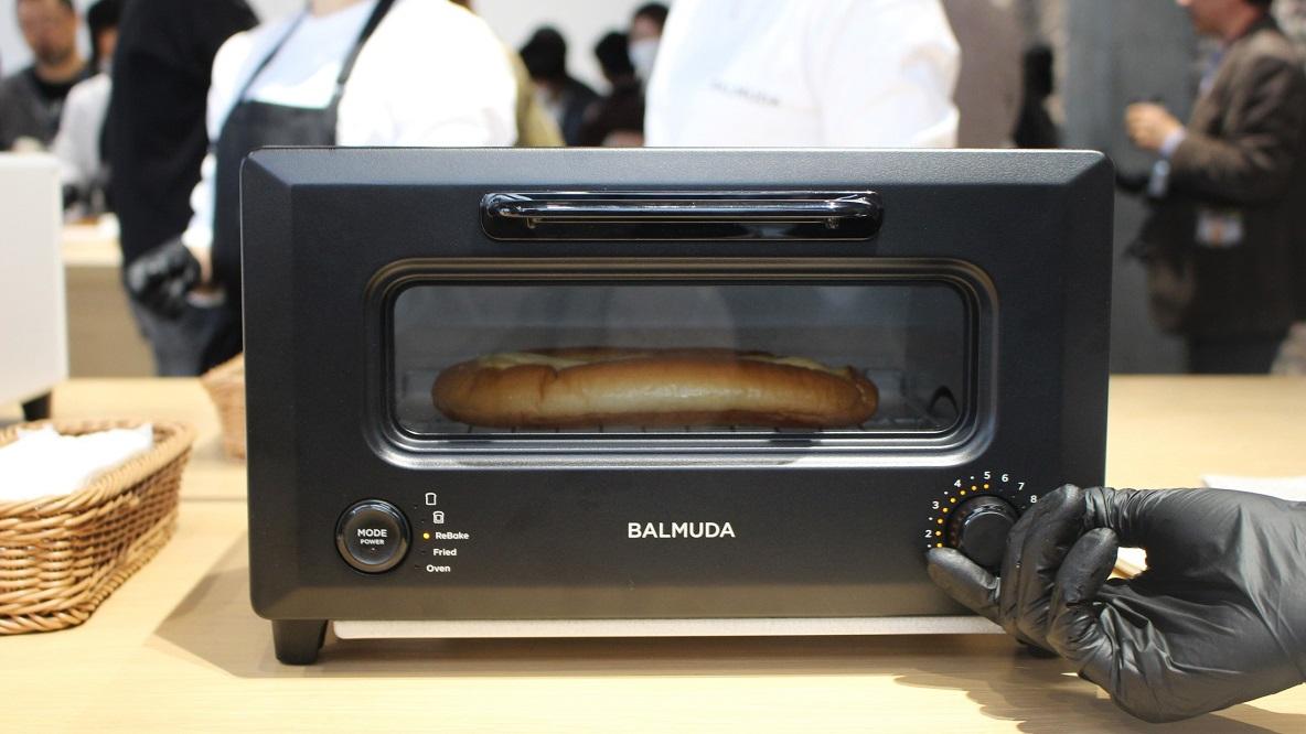 バルミューダの新作「Re Baker」なら、テイクアウトしたフードも出来