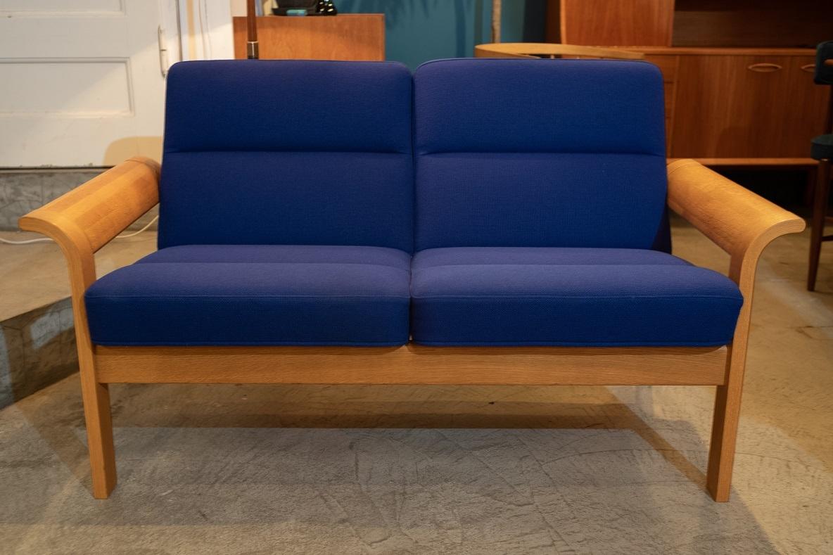 北欧の老舗家具メーカーが作り出したヴィンテージソファは、その背面に