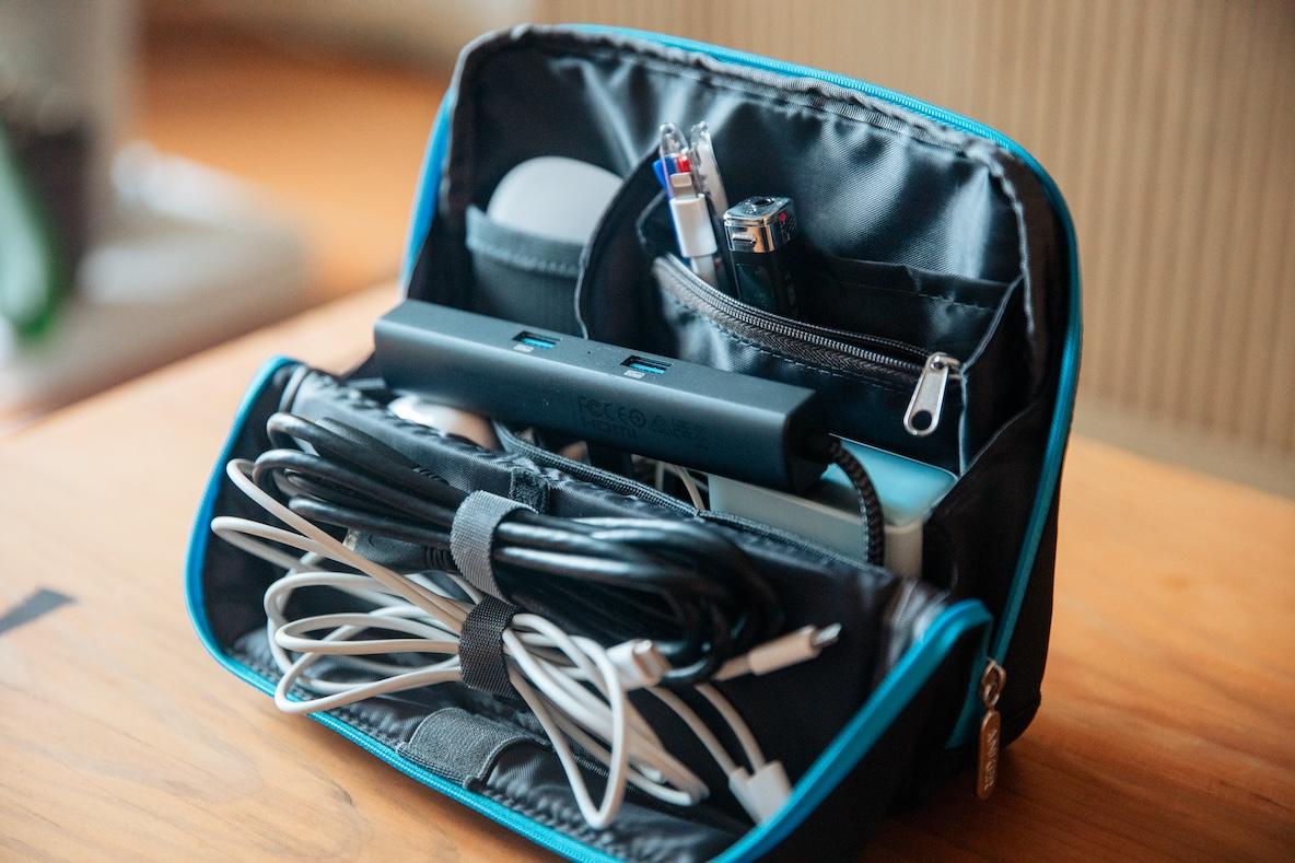 文房具からガジェットまで“気持ちよく収納”できるAnker×コクヨの新作