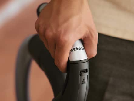 Miele Compact C2 Cat & Dog PowerLine SDBO4 キャニスター掃除機