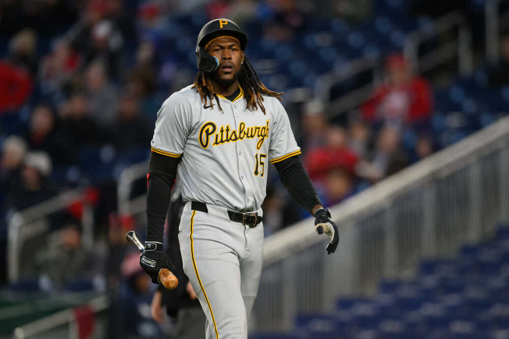 MLB】送球150km超のオニール・クルーズが特注スパイクを披露