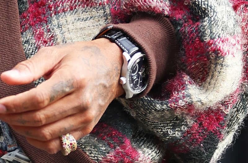 F1ドライバー、ルイス・ハミルトンの手元で輝く時計とは？ | Celebrity