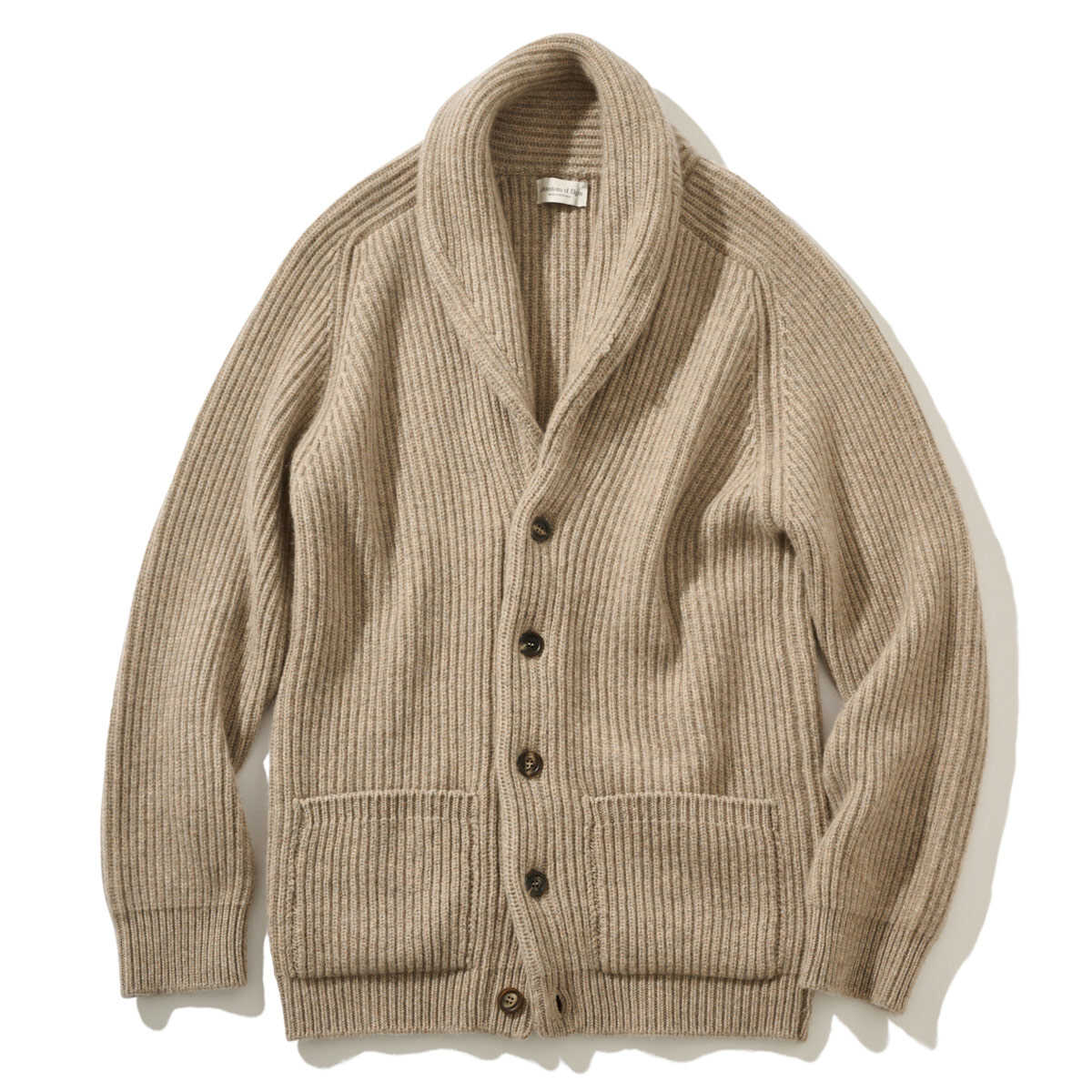 優しい男を演出するのにぴったり！ 冬の暖かい日には、ショールカラー