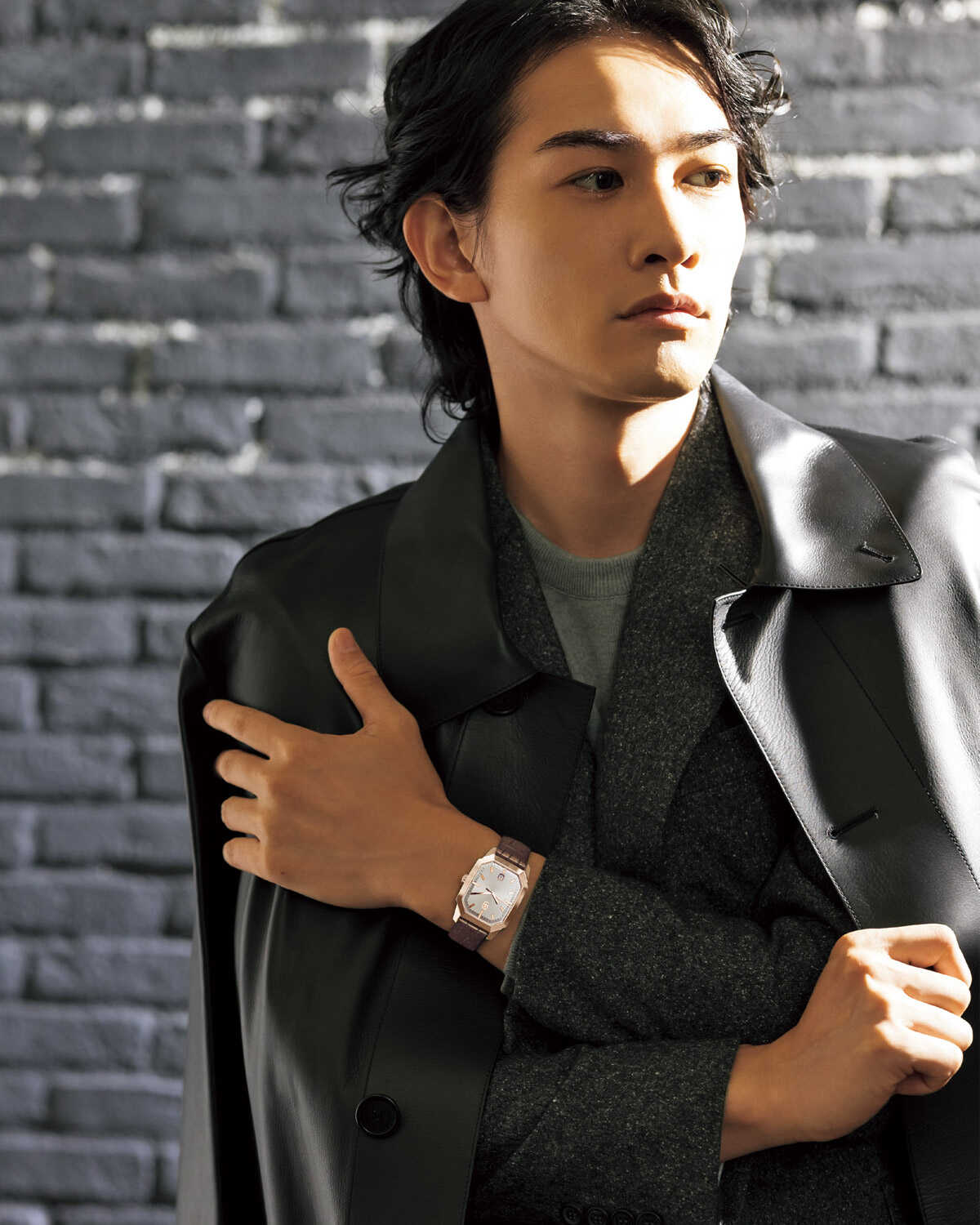 俳優・町田啓太がさらに輝く〈ハリー・ウィンストン〉の1本！着こなし