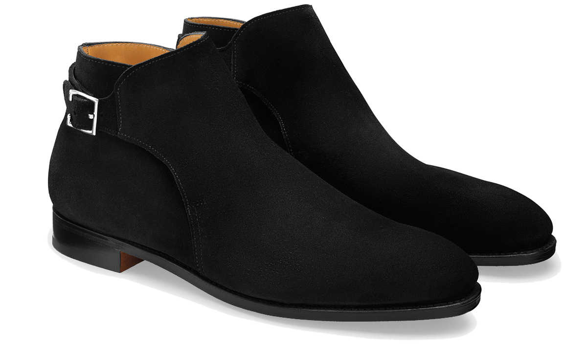 最高峰を知る大人が選ぶ〈ジョンロブ〉。名作が“黒スウェード”になると