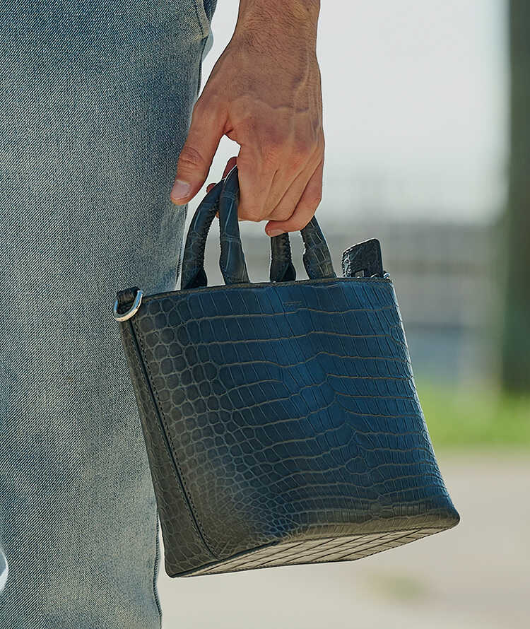 SAFARI MAGAZINE 唯一無二の高級感！ 〈ナサミカ〉の別注カラー