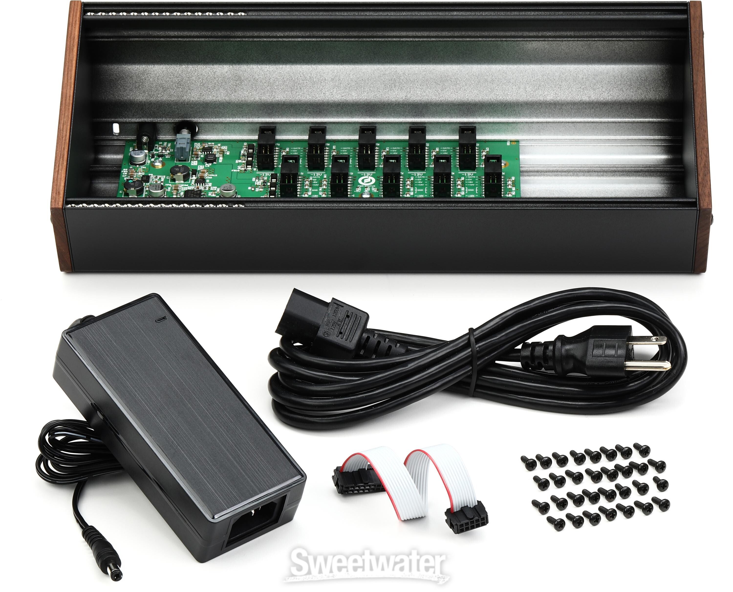 Moog 60HP Powered Eurorack Case | Sweetwater