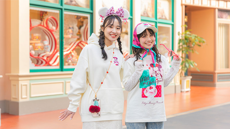 公式】ケーキにさくらんぼを飾るミニーマウスがデザインされた大人