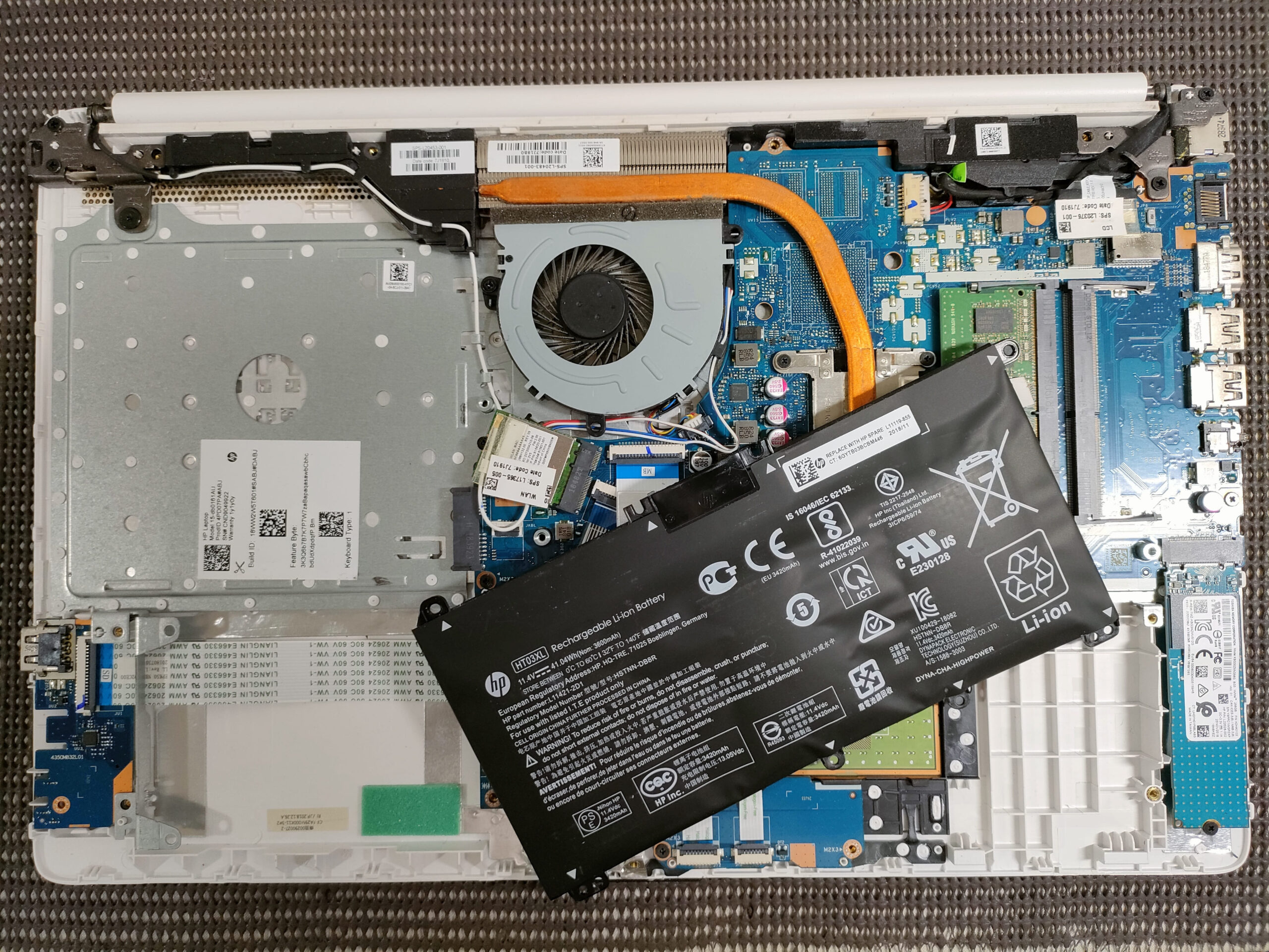 外装破損あり hp 15-db0214AU AMD パソコン修理事例 HPノートパソコン