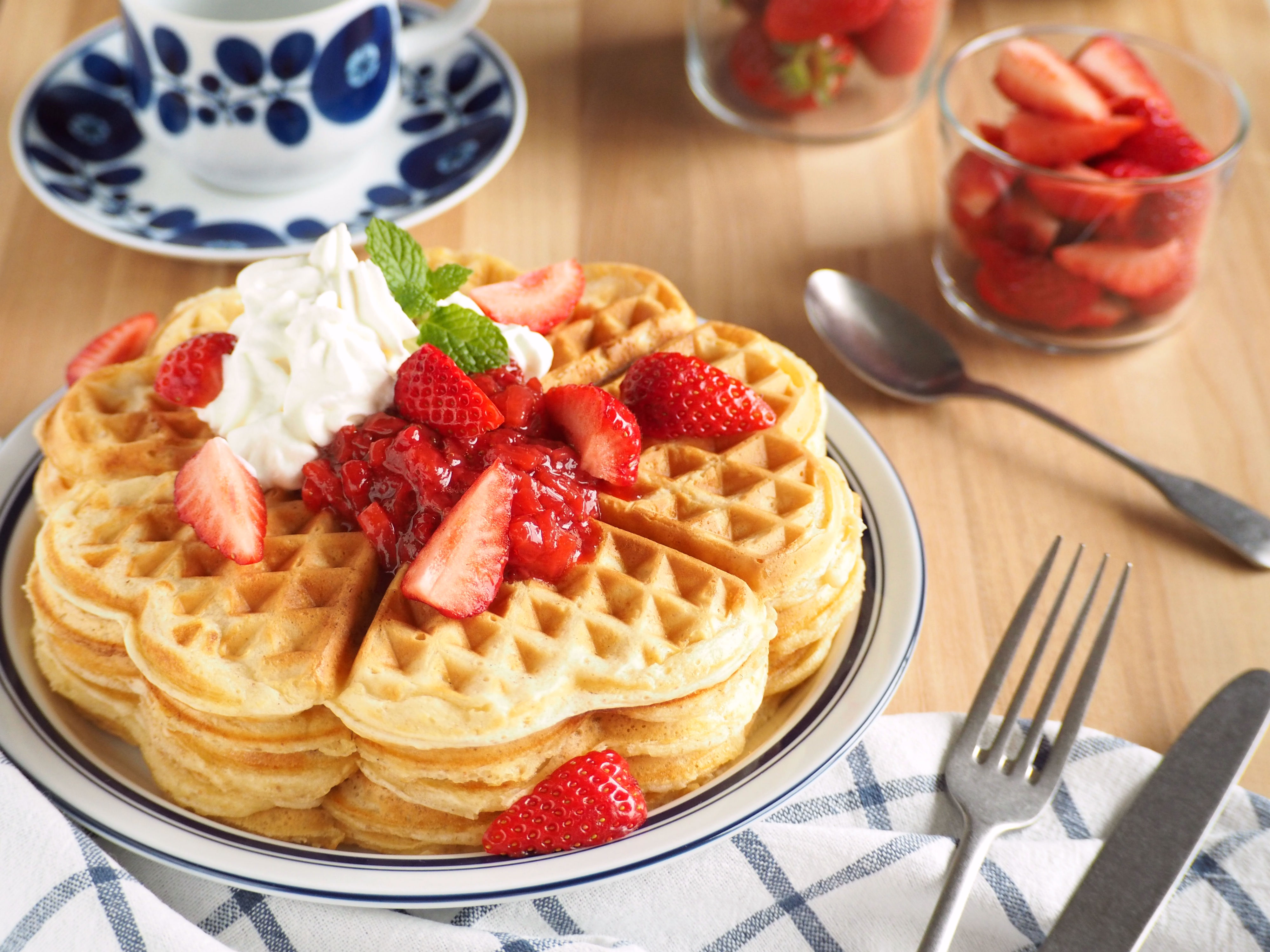 母の日に北欧流ワッフルと自家製いちごコンポート | MEIRAMI