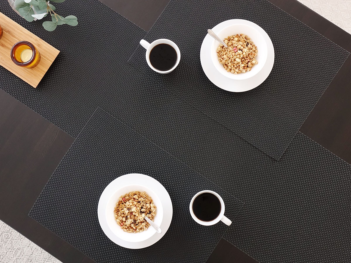 チルウィッチ テーブルランナー 黒 ブラック ざっくりした平織り